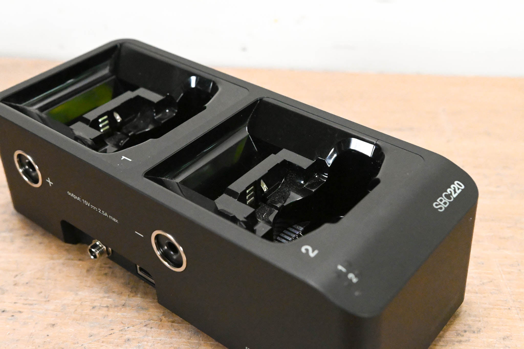 Shure SBC220 Networked 2-Bay Battery Charger (NO POWER SUPPLY)
