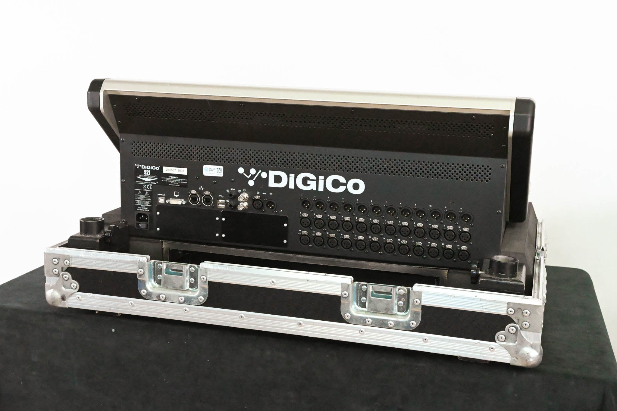DiGiCo S21 Digital Mixing Console w/ 64-Channel Upgrade & Road Case
