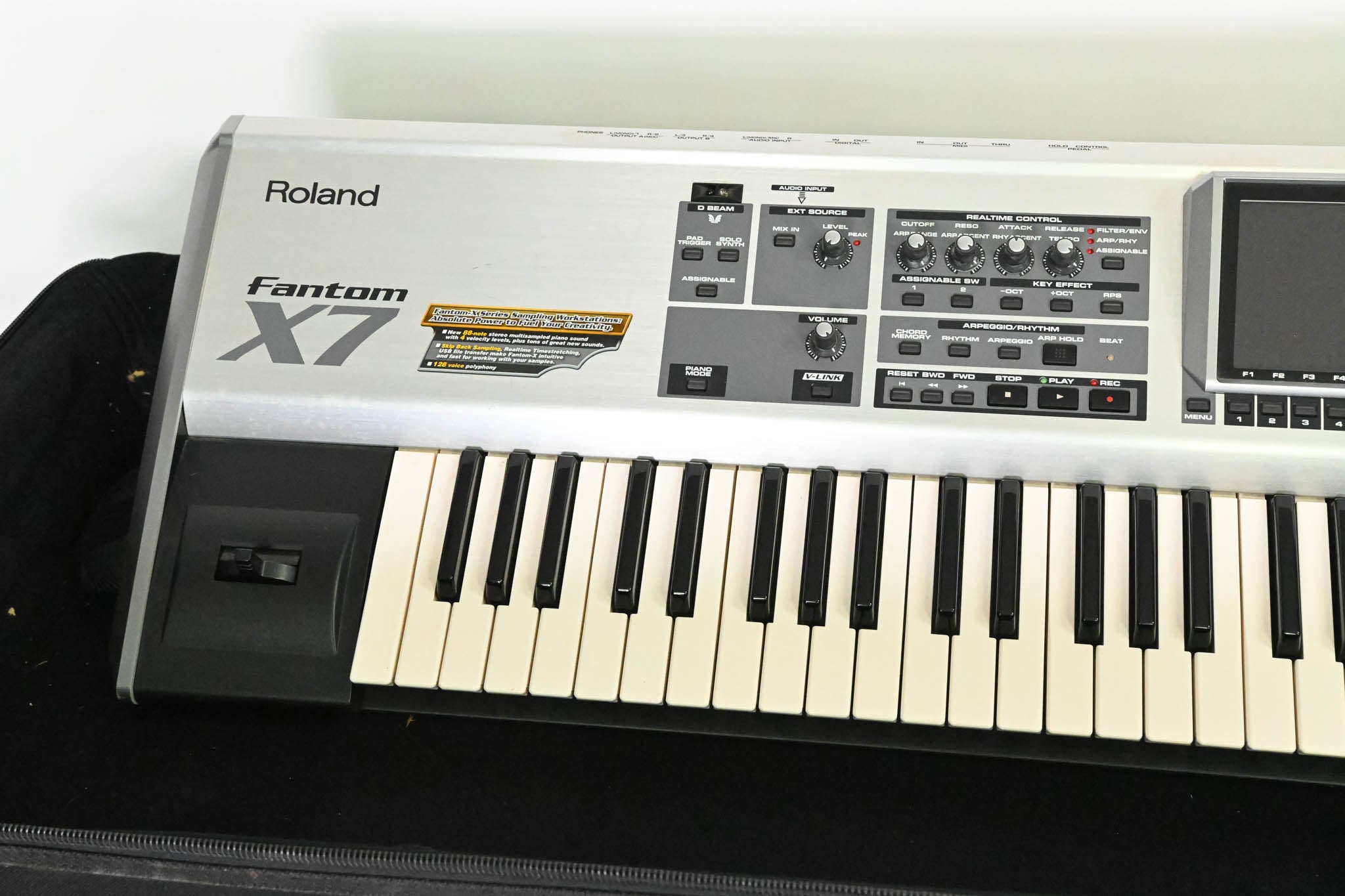 Roland Fantom-X7 76-Key Keyboard Workstation with Gator Case CG01JZ2