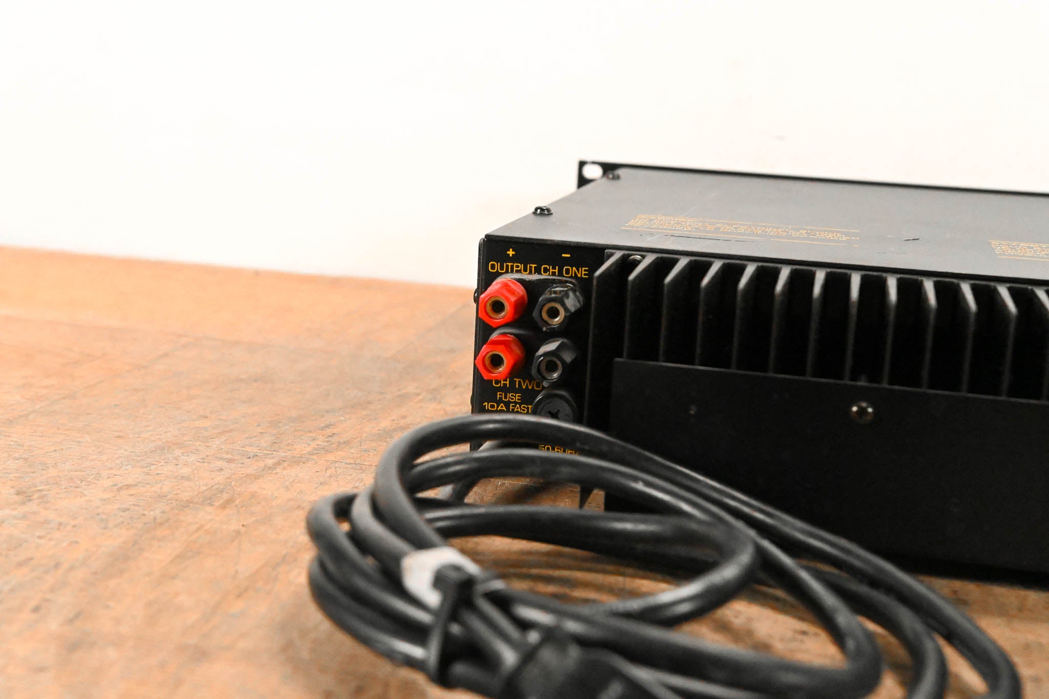 AB International 1650 2-Channel Power Amplifier