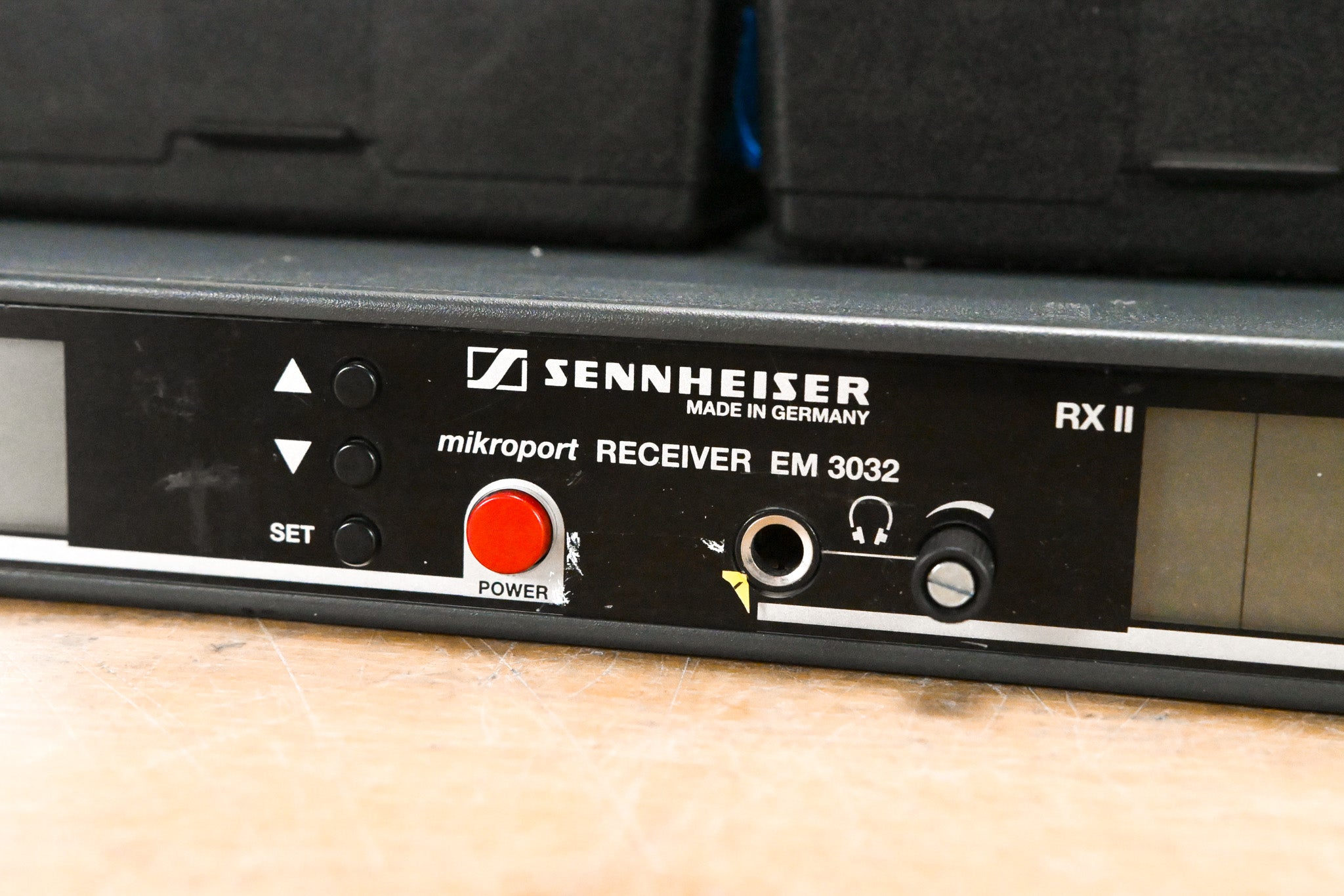 Sennheiser EM 3032-U Mikroport Receiver w/ SK250 Bodypacks 584-608 MHz