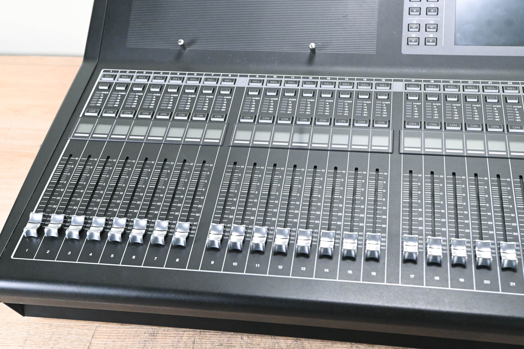 Yamaha QL5 64-Channel Digital Audio Mixing Console