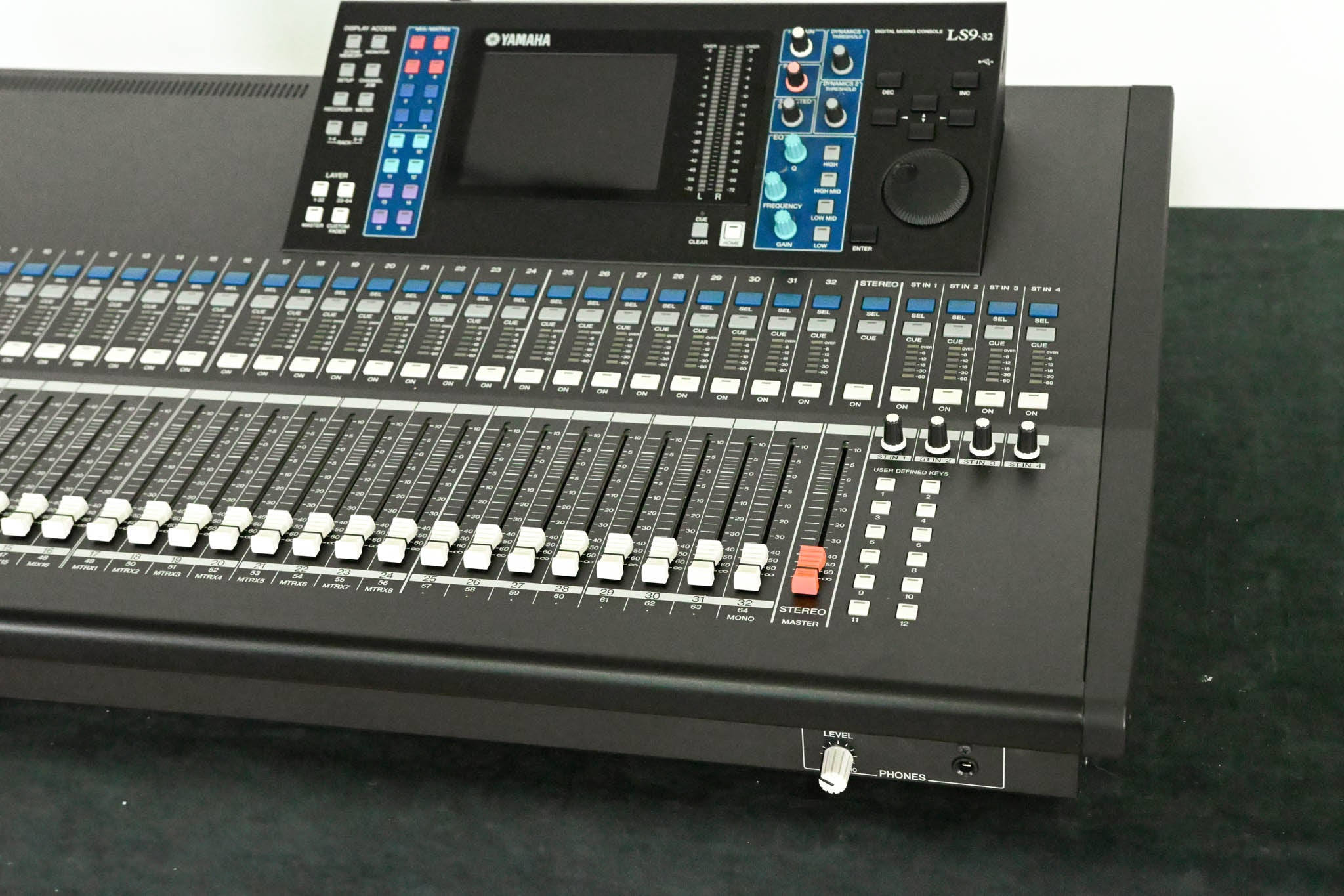 Yamaha LS9-32 32-Input Digital Mixing Console