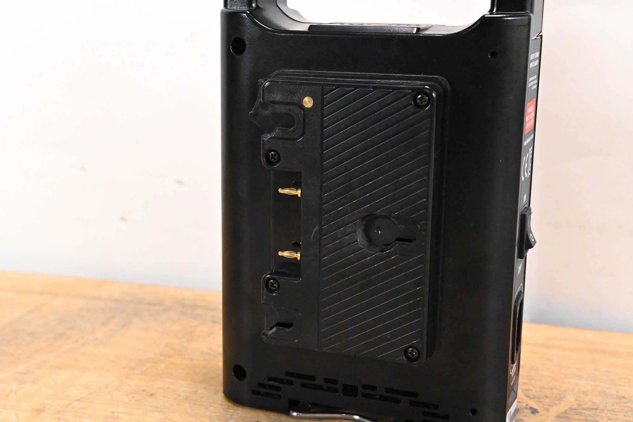 Gen Energy G-C50 2-Channel Lithium-Ion Battery Charger (Gold Mount)