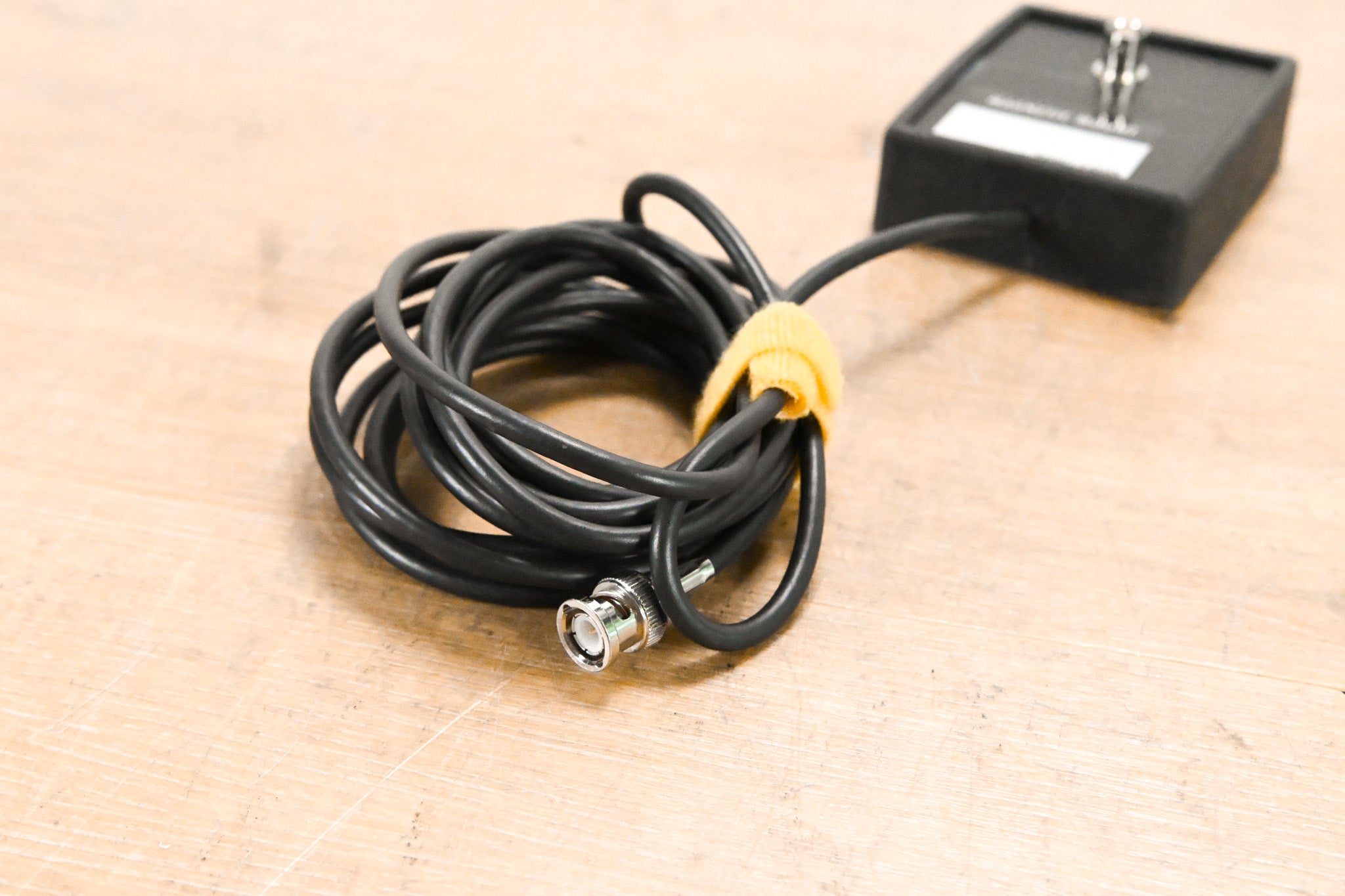 Radiall / Larsen BNC-BNC Magnet Mount