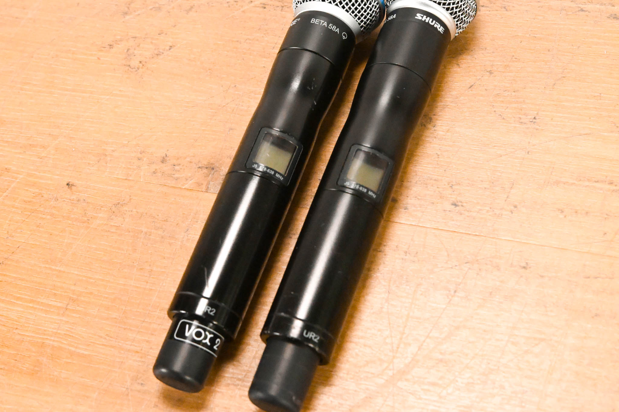 Shure UR4D+ Dual Wireless Receiver with UR2/BETA58A Mic Pair - J5 Band