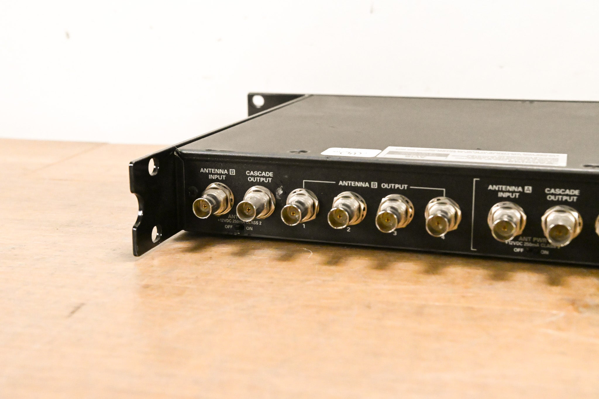 Audio-Technica AEW-DA550C UHF Antenna Distribution System: 540-564 MHz