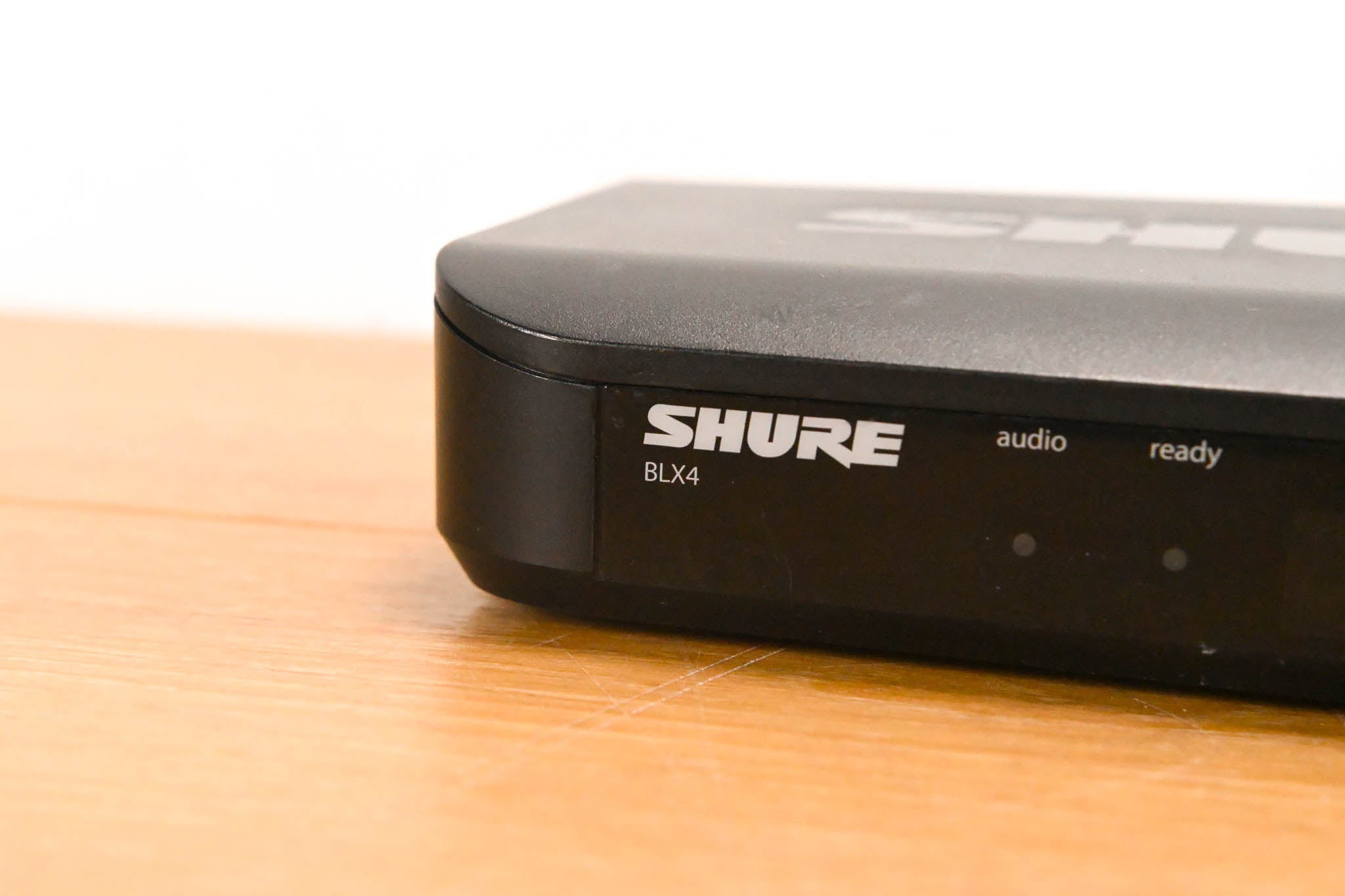 Shure BLX4 Wireless Receiver - J10 Band: 584-608MHz (NO POWER SUPPLY)