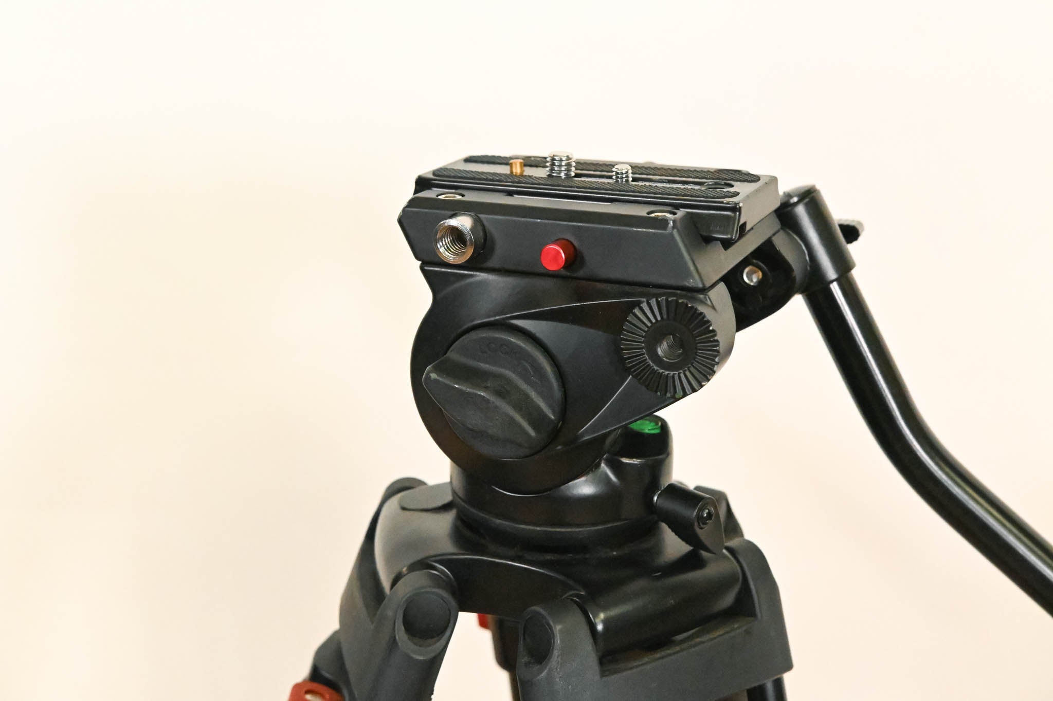 Neewer TP37 74" Video Tripod with Fluid Head