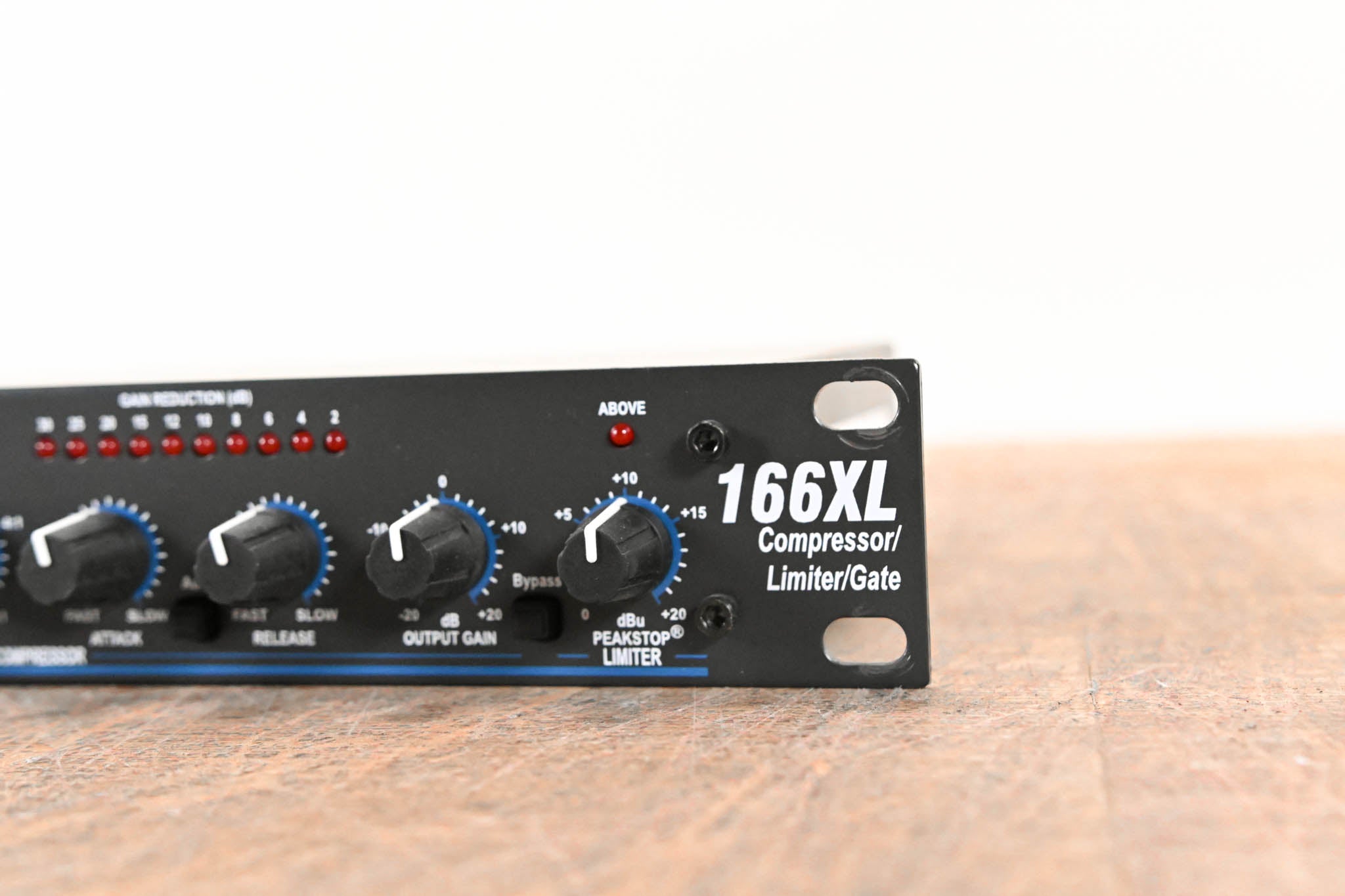 dbx 166XL 2-Channel Compressor/Limiter/Gate