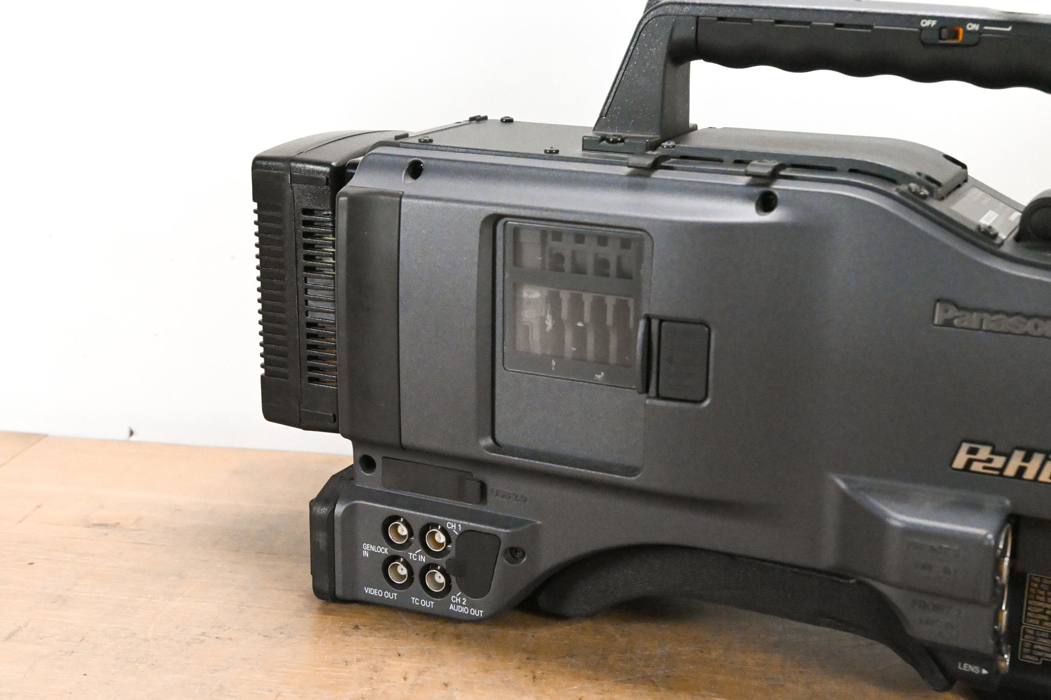 Panasonic AG-HPX500P 2/3" Shoulder-Mounted P2HD Camcorder