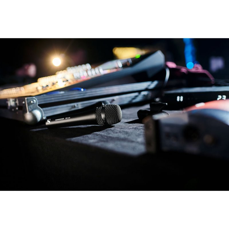 Handheld microphone
