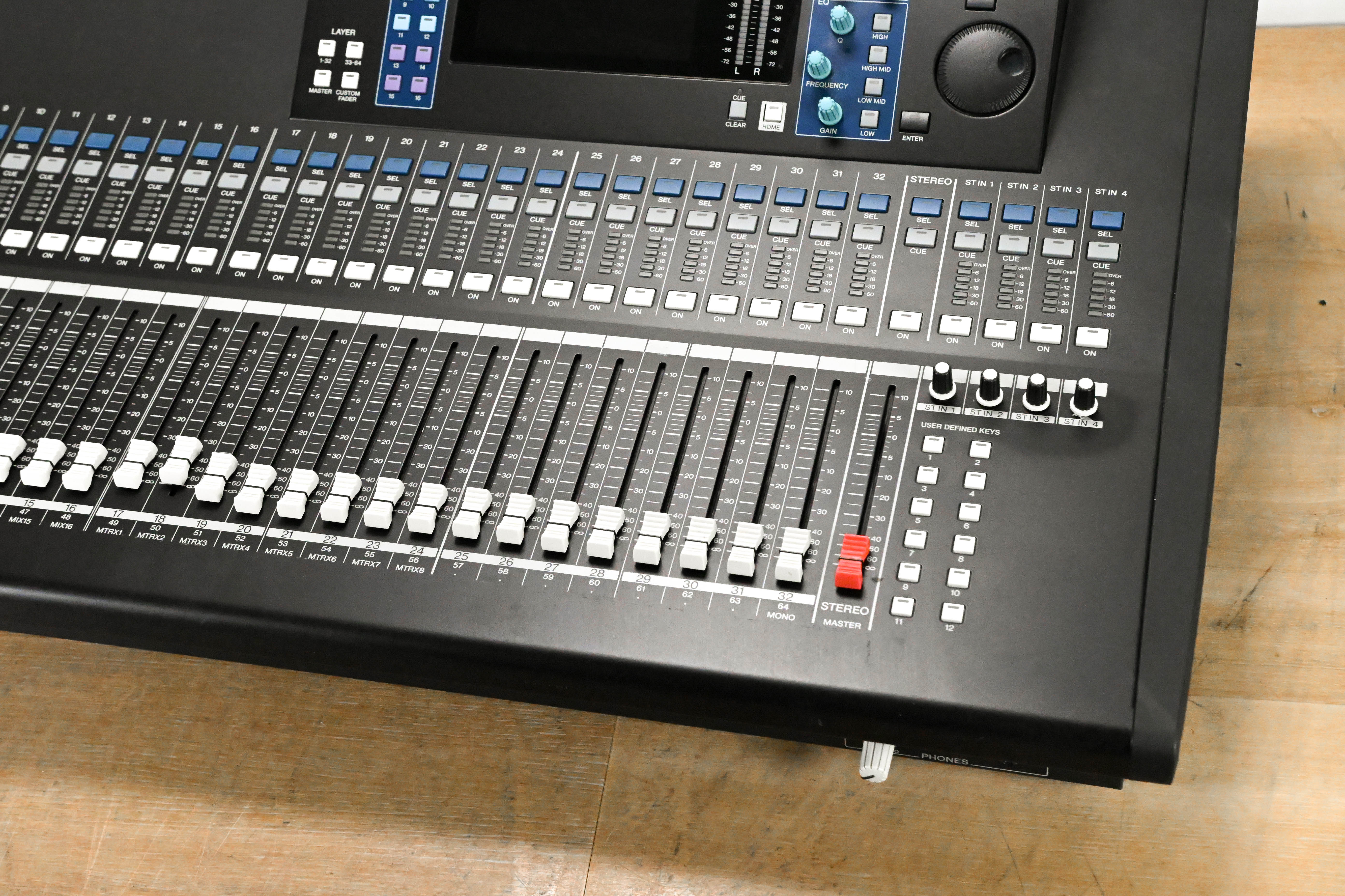 Yamaha LS9-32 32-Input Digital Mixing Console