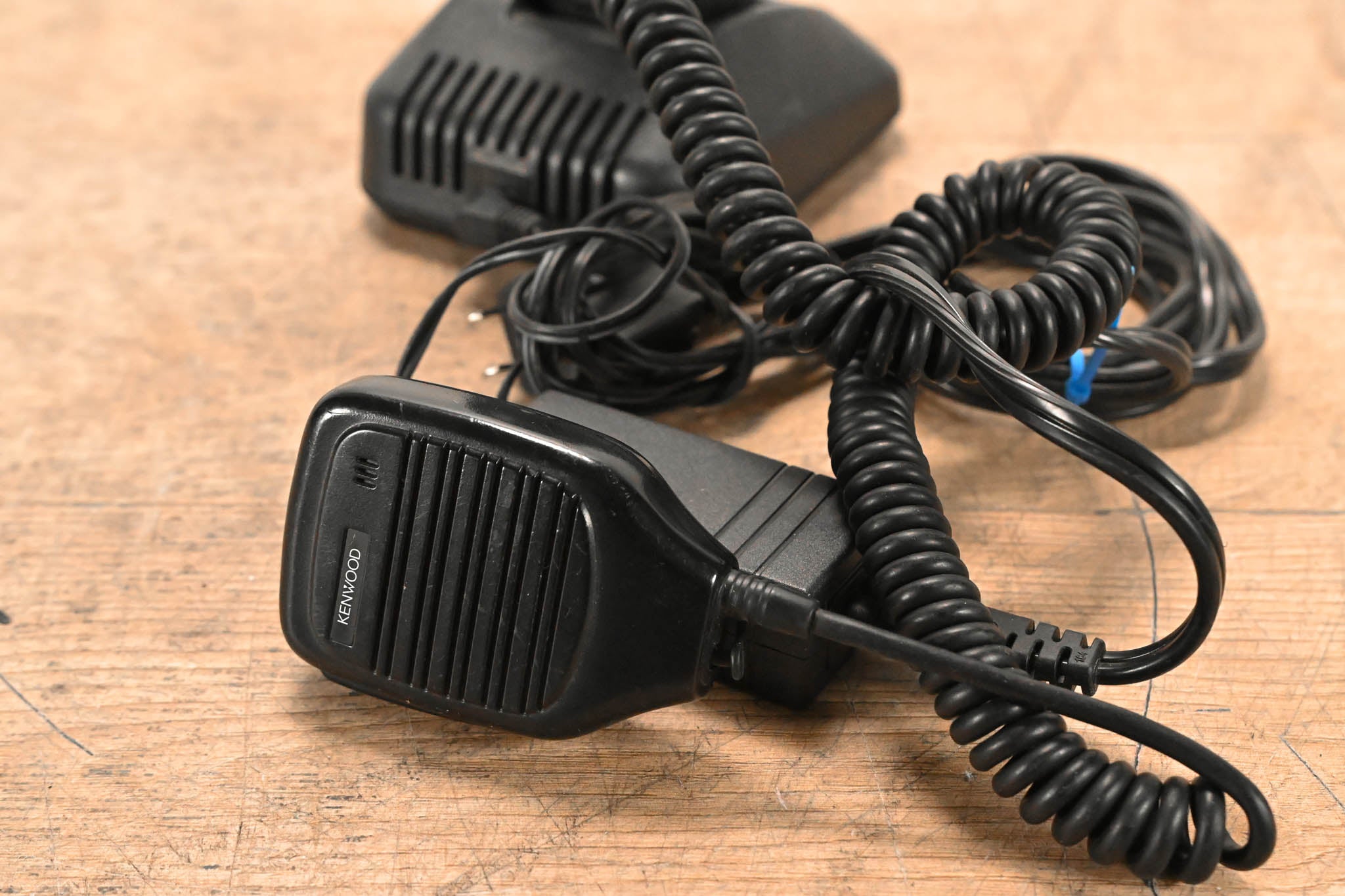 Kenwood TK-3360 UHF Radio with KNB-25A Battery and KSC-25 Charger