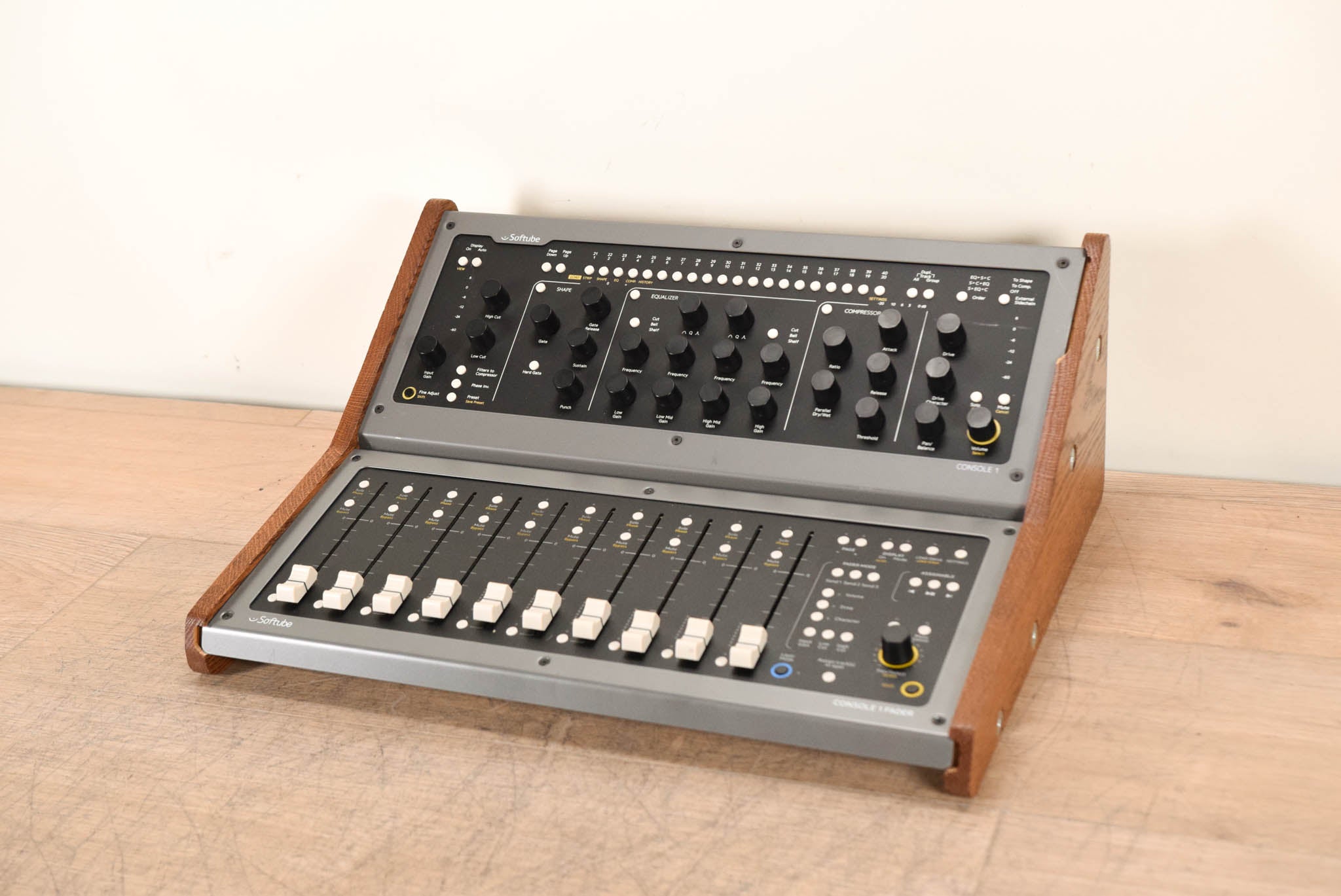 Softube Console 1 System with Wood Desktop Stand (NO POWER SUPPLY)