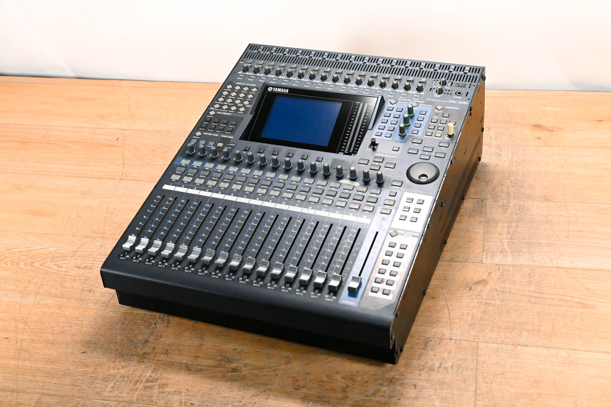 Yamaha DM1000 48-Channel Digital Audio Mixing Console