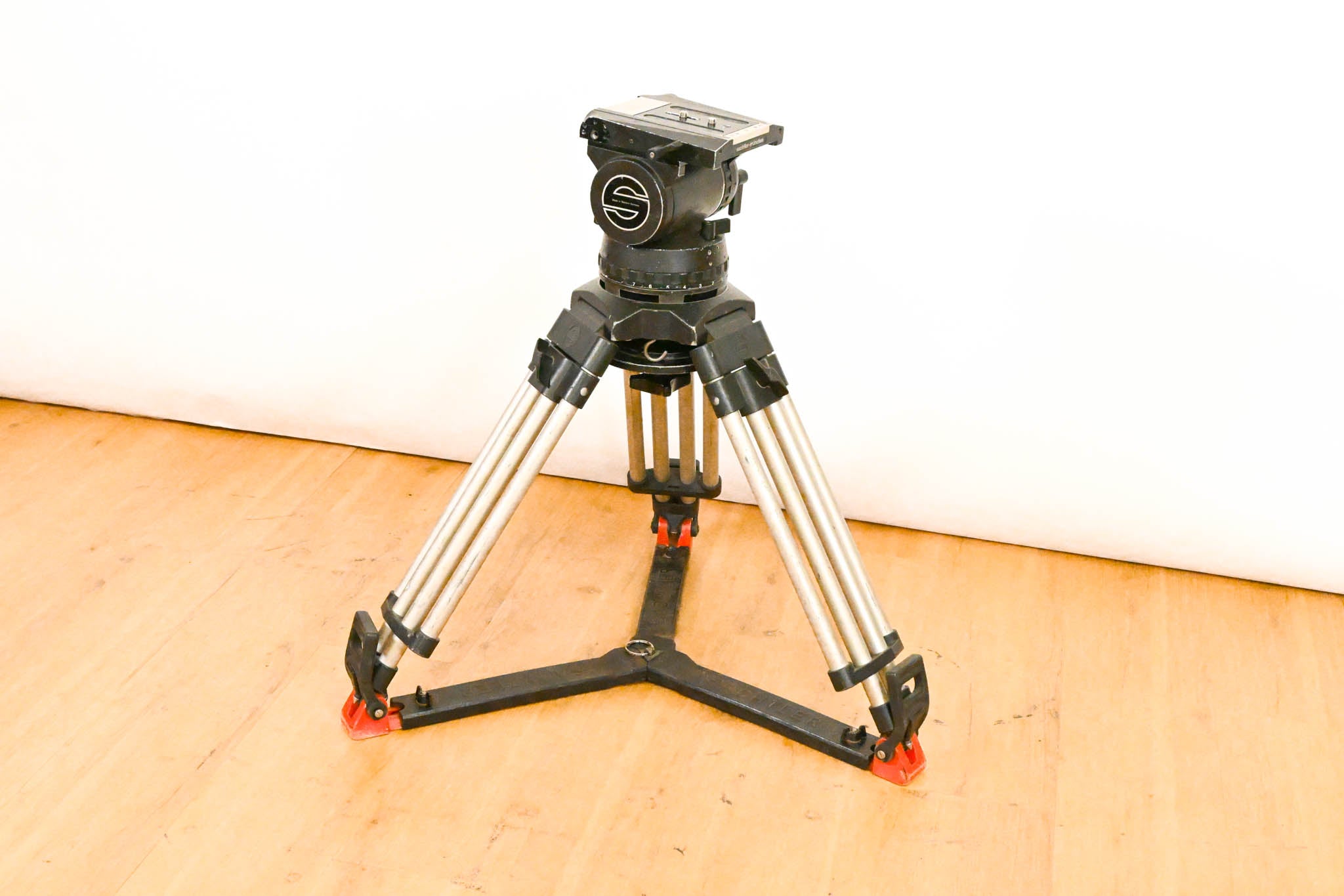 Sachtler 100mm Fluid Head w/ 5151 1-Stage Aluminum Tripod & Spreader