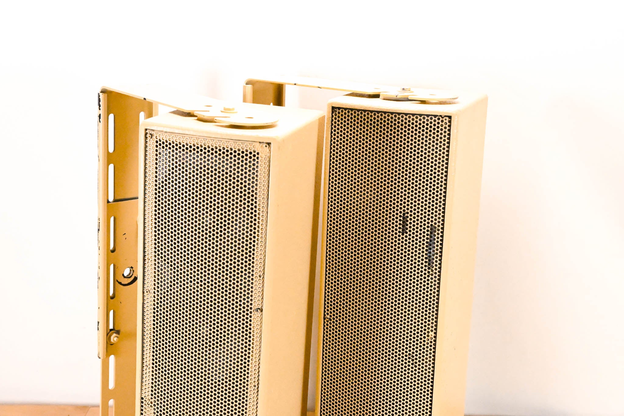 EAW UB52 Two-Way Full-Range Loudspeaker (PAIR)