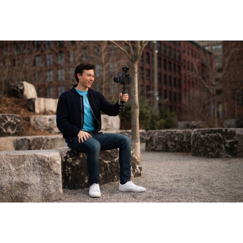 Compact, super-cardioid on-camera microphone