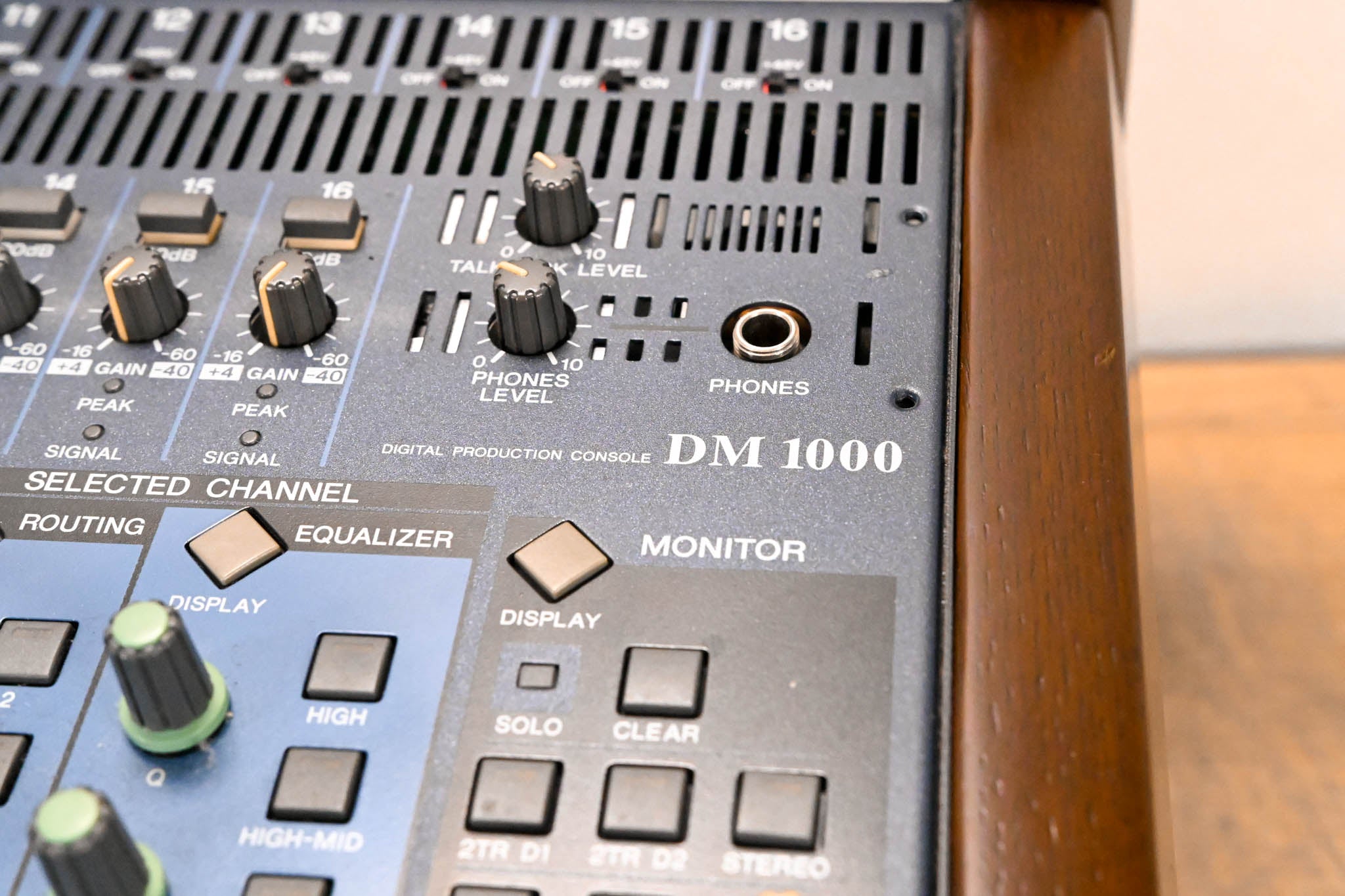 Yamaha DM1000 48-Channel Digital Audio Mixing Console