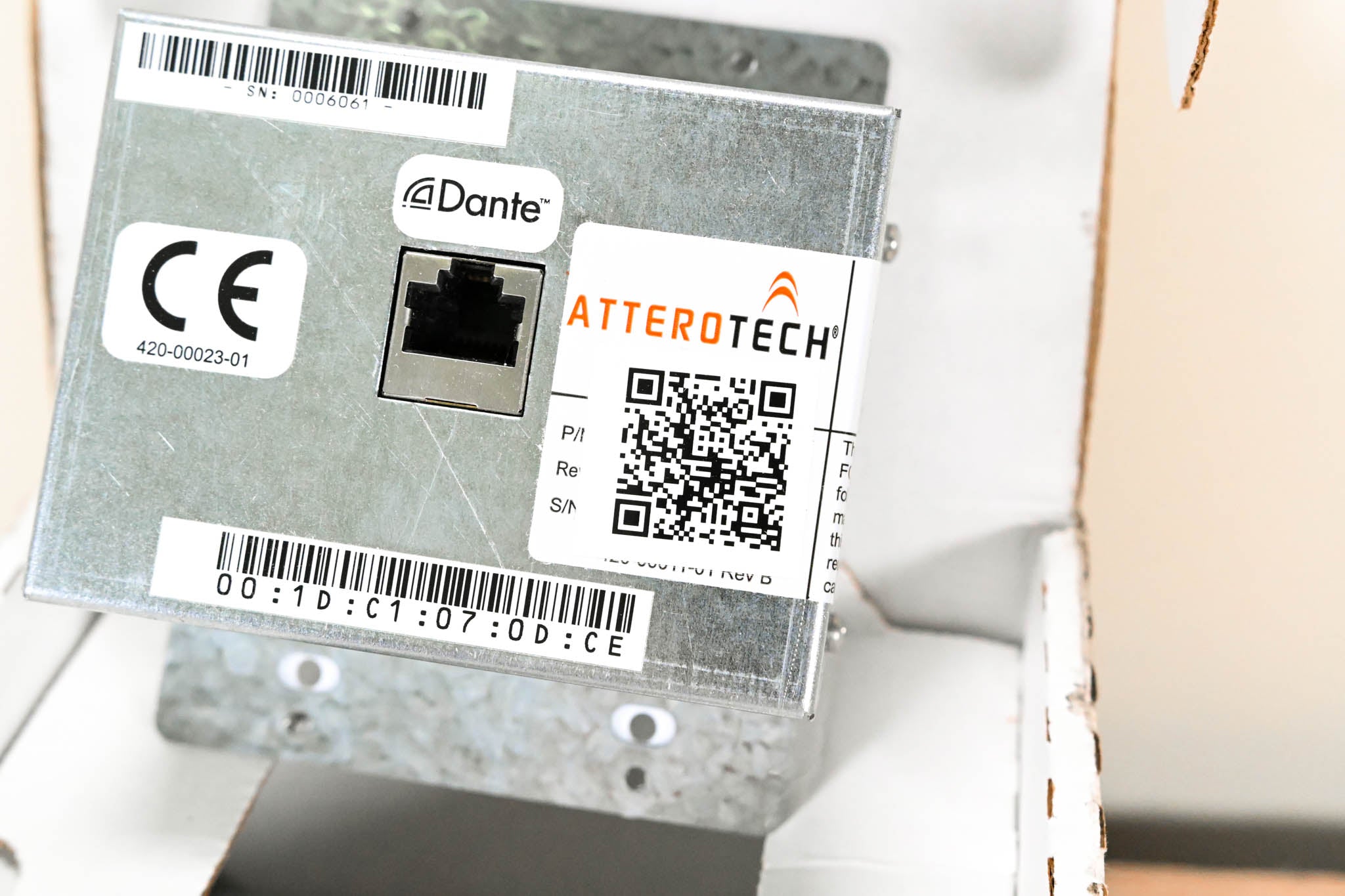 QSC Attero Tech unD3IO 2-in/2-out Dante Wallplate I/O Interface