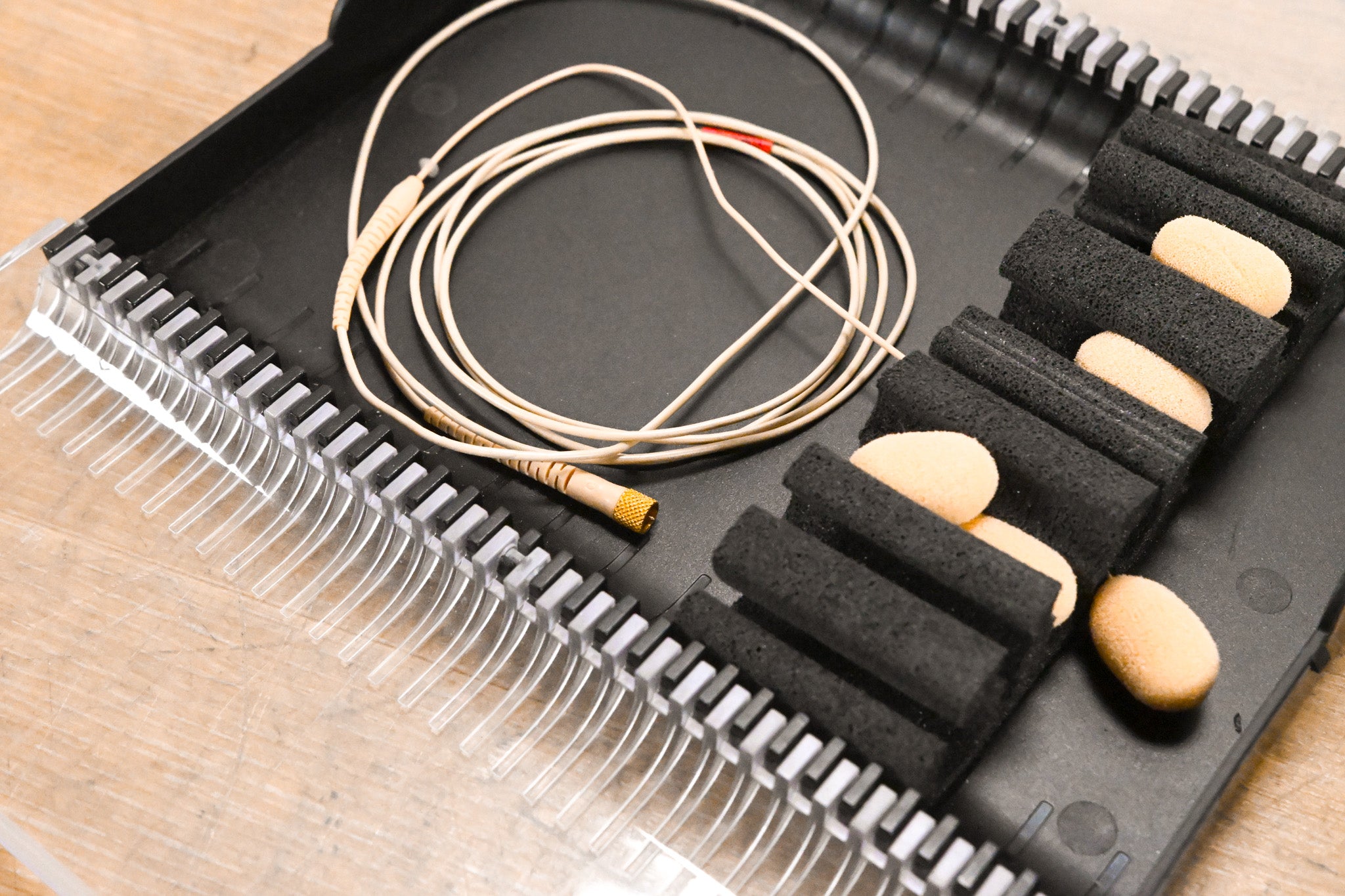 DPA Microphones Miniature Omni Earset Mic w/ MicroDot Connector - Beige