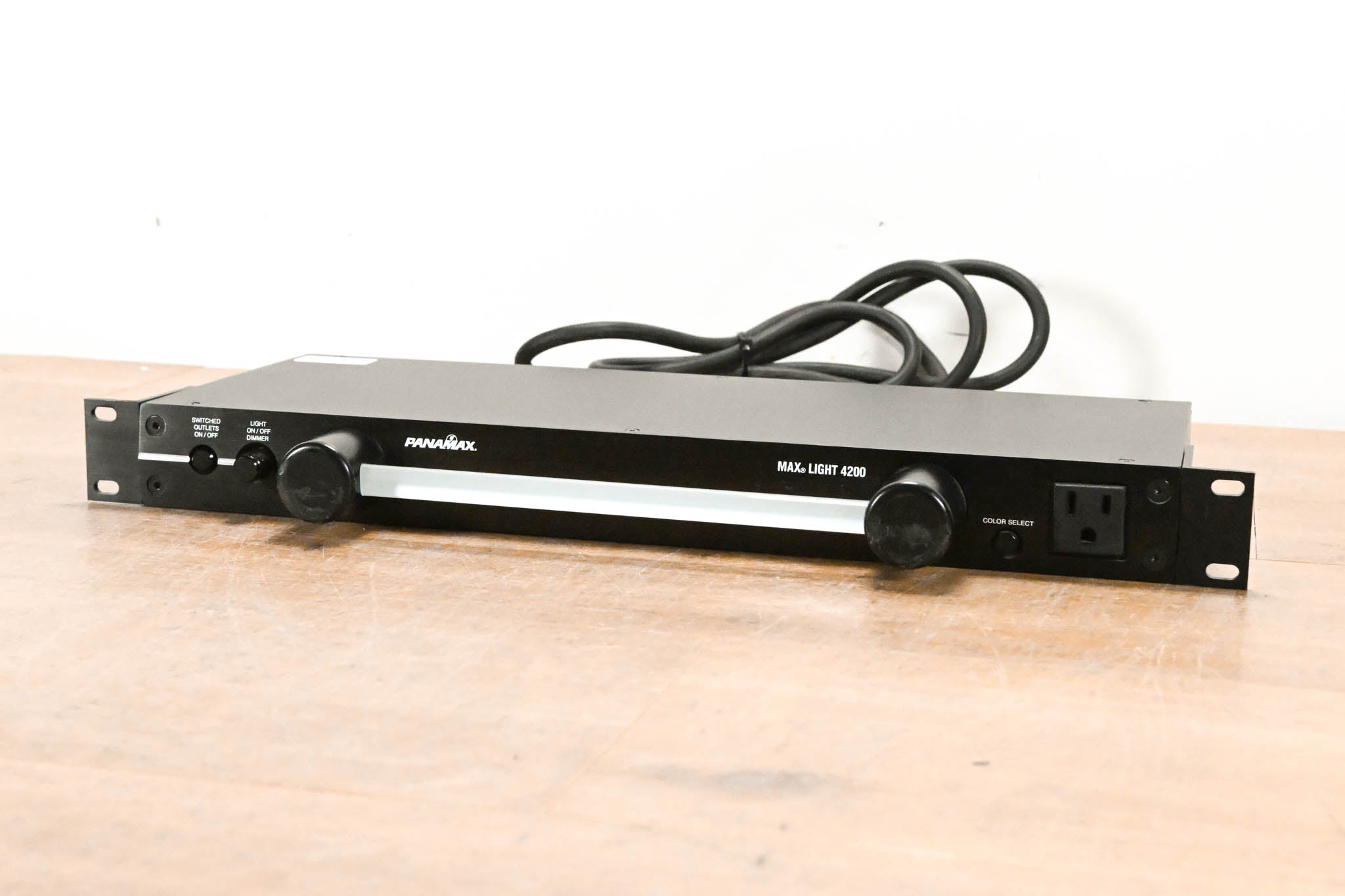 Panamax ML-4200 MAX LIGHT 4200 RacMax Rack Light with Surge Protector