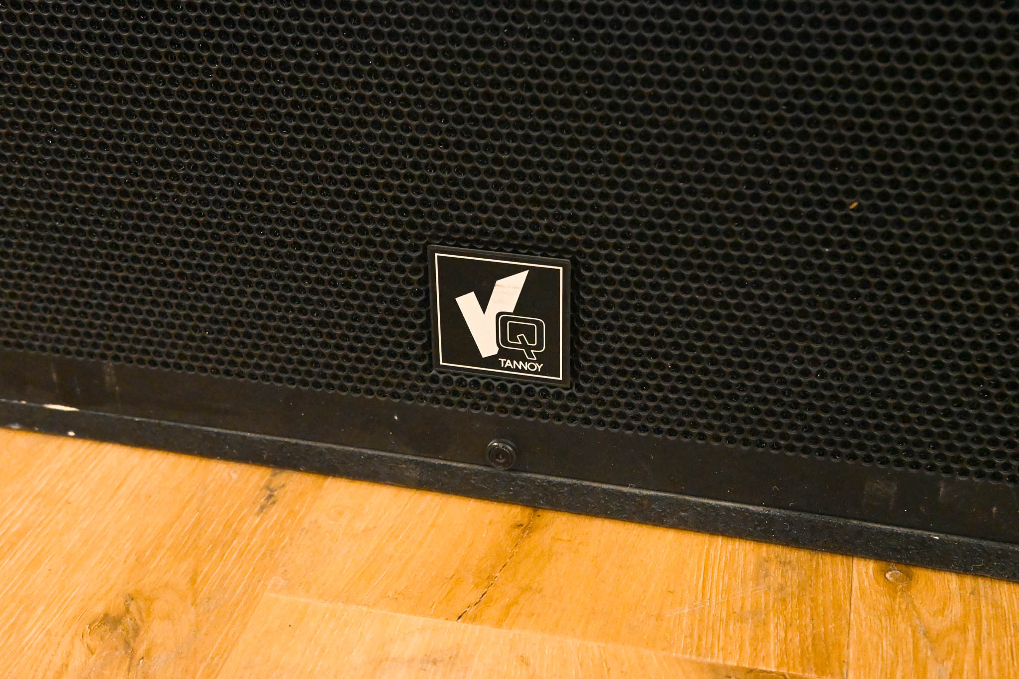 Tannoy VQNET-100 Dual 12" 1600W 3-Way Powered Loudspeaker