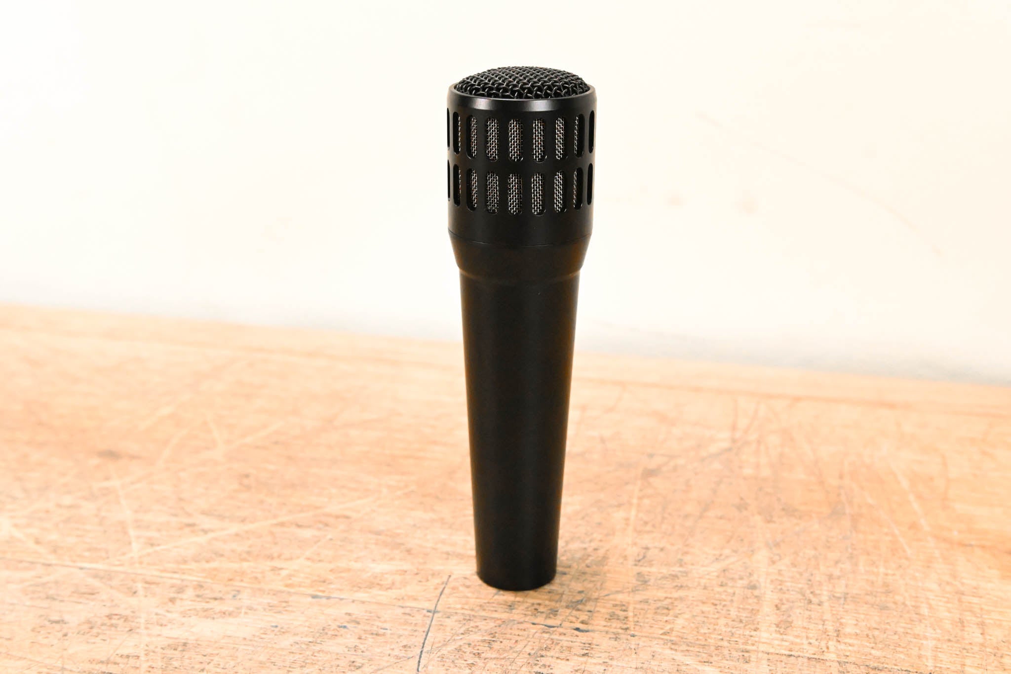 Audix i5 Cardioid Dynamic Instrument Microphone w/ CabGrabber Mic Clamp