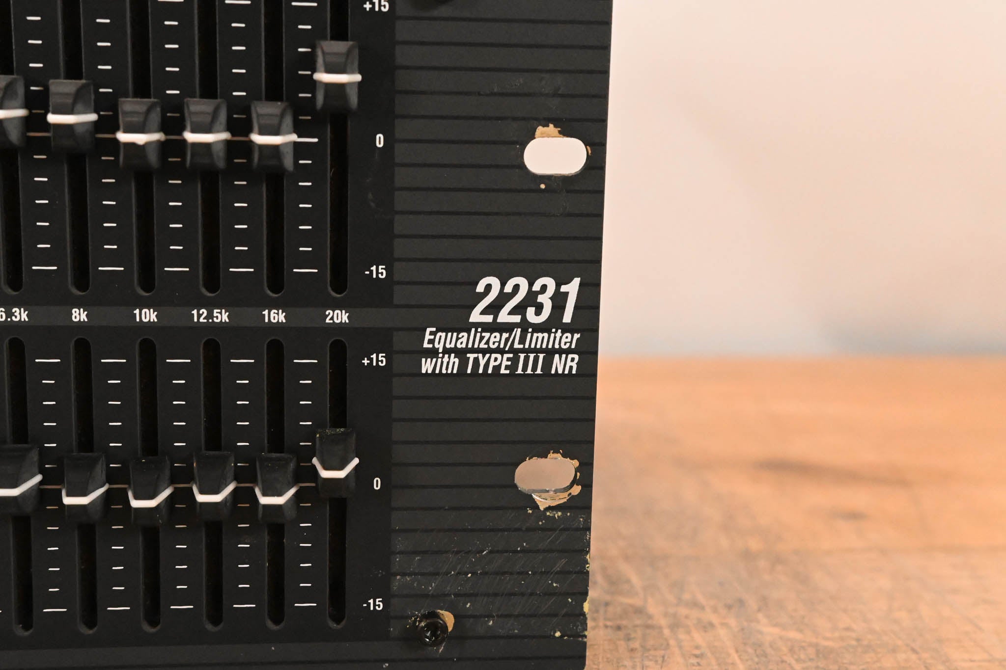 dbx 2231 Dual-Channel 31-Band Graphic Equalizer/Limiter