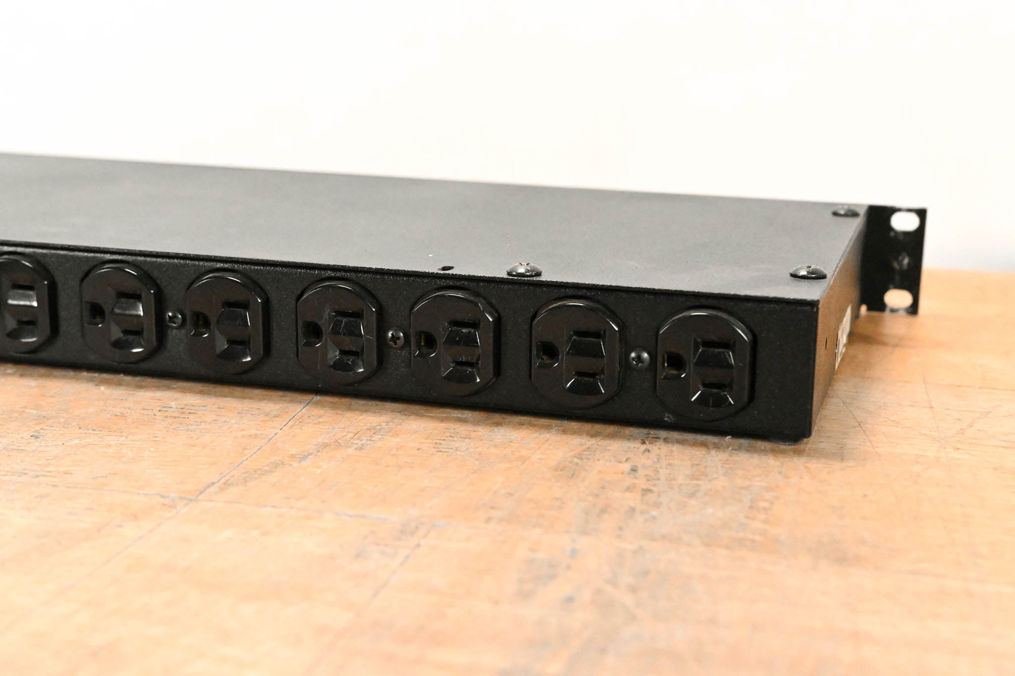 ETA Systems PD11LV Conditioned Power Distributor CG01MYF
