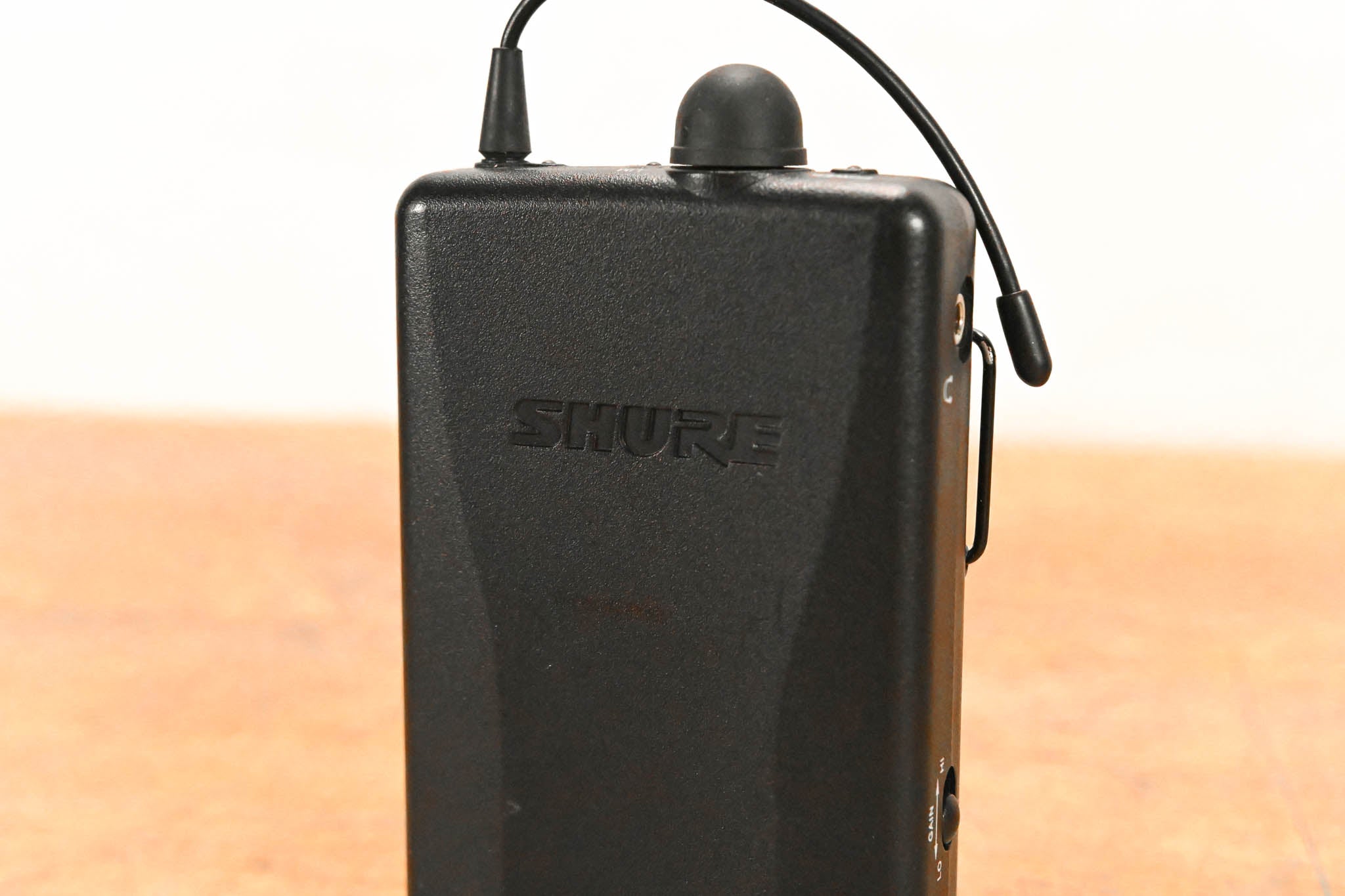 Shure P2R-H2 Wireless Bodypack Receiver - H2 Band: 518-554 MHz