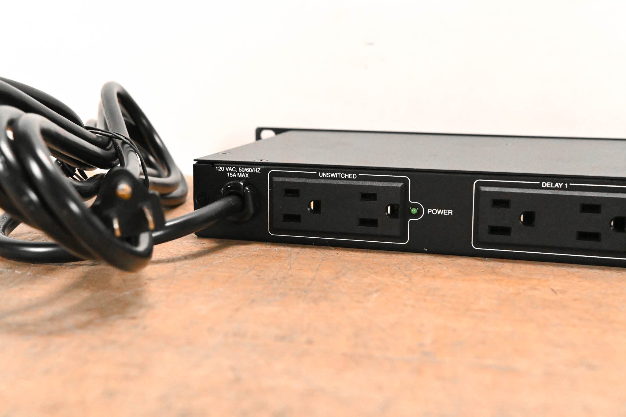 Furman M-8S 15A Standard Power Conditioner with Sequencer