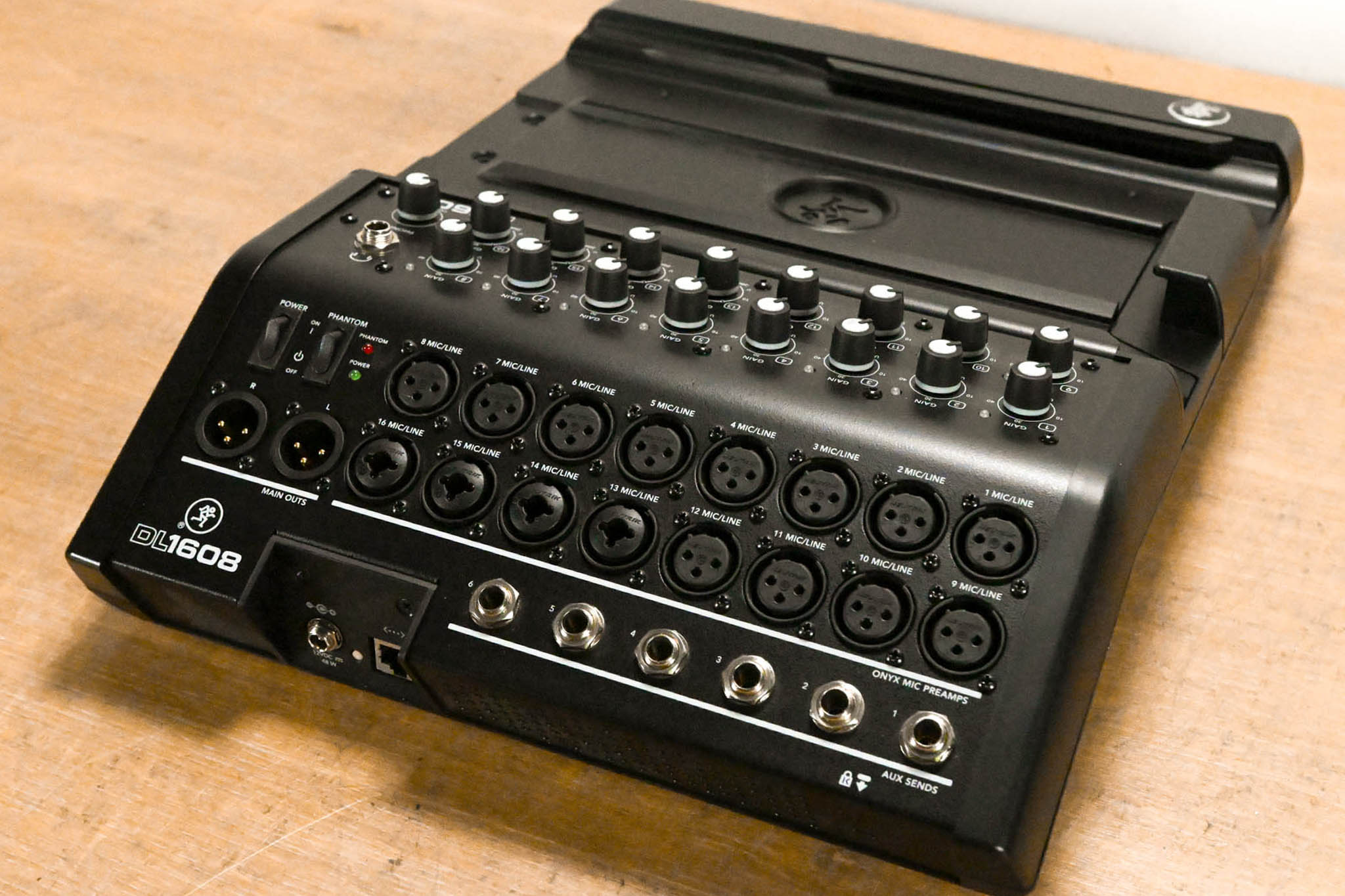Mackie DL1608 16-Channel iPad-Controlled Mixer (NO POWER SUPPLY)