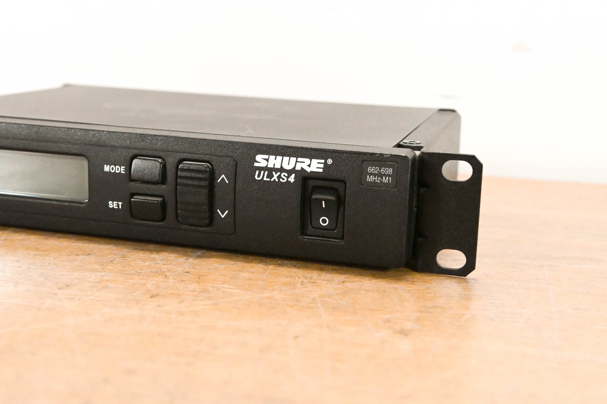 Shure ULXS4 Wireless Receiver - M1 Band: 662-698 MHz (NO POWER SUPPLY)