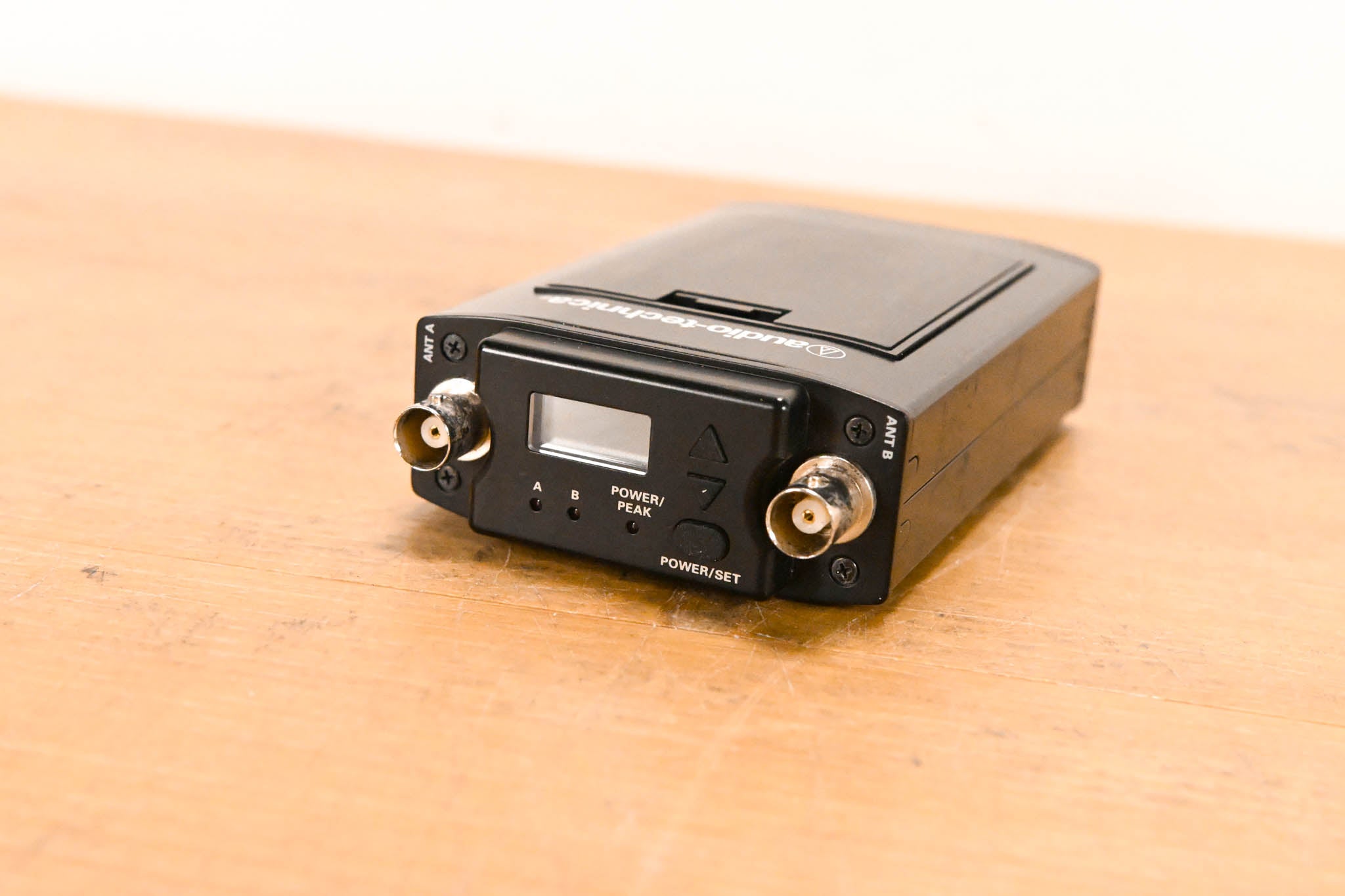 Audio-Technica ATW-R1810aC Camera Receiver w/ATW-T1801 541-567MHz NO PSU