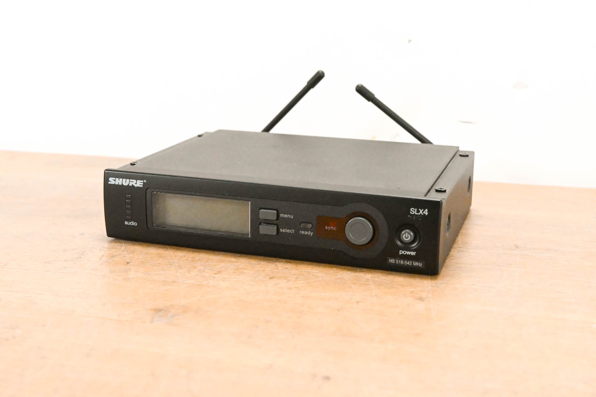 Shure SLX4 Wireless Receiver - H5 Band: 518-542 MHz (NO POWER SUPPLY)