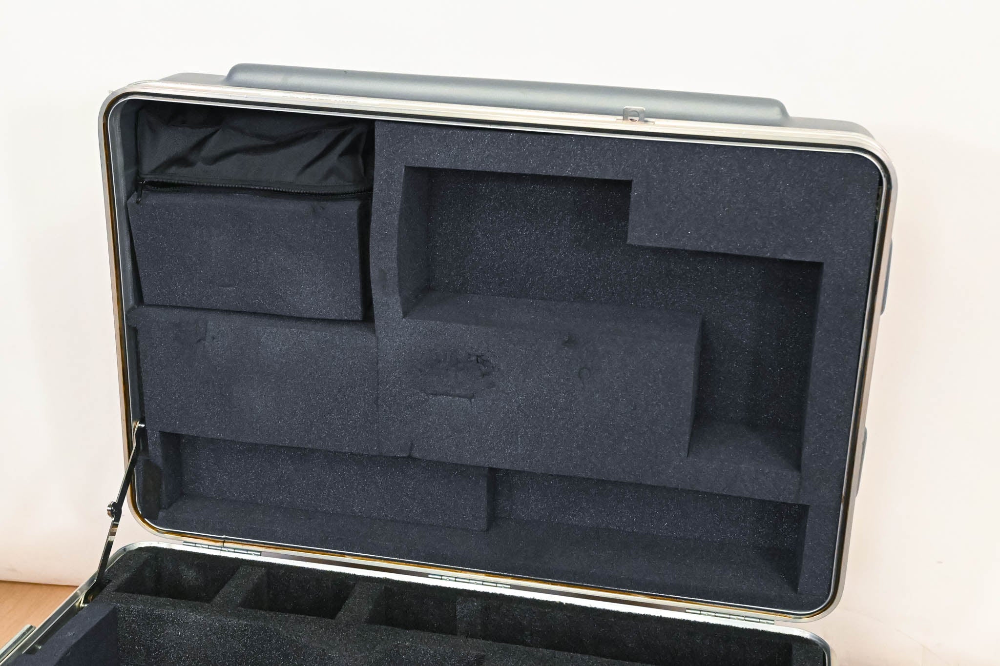 Ikegami Thermodyne Camera Case - Interior Dimensions 31" x 20" x 12"