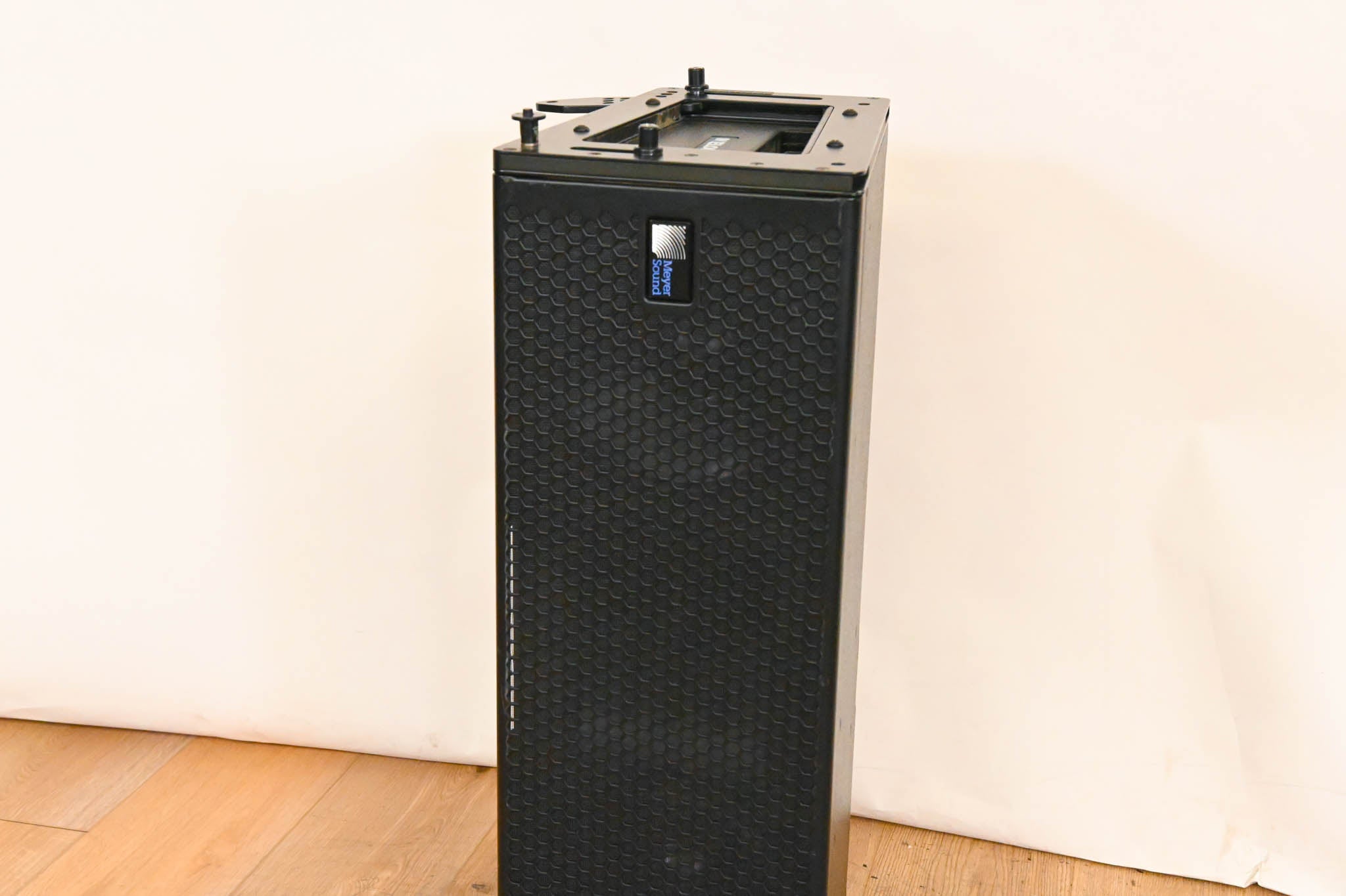 Meyer Sound M'elodie High-Power Curvilinear Array Loudspeaker