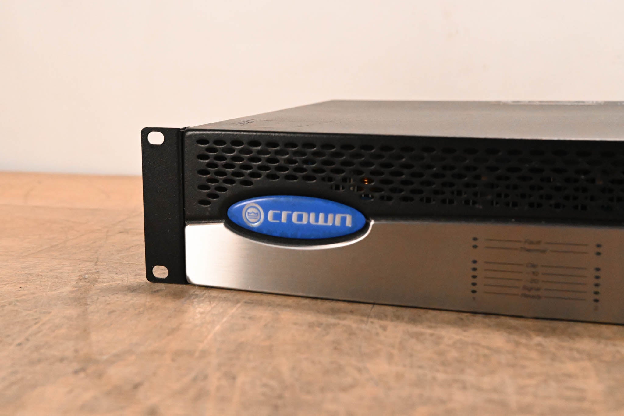 Crown CTs 600 Two-Channel 300W Power Amplifier