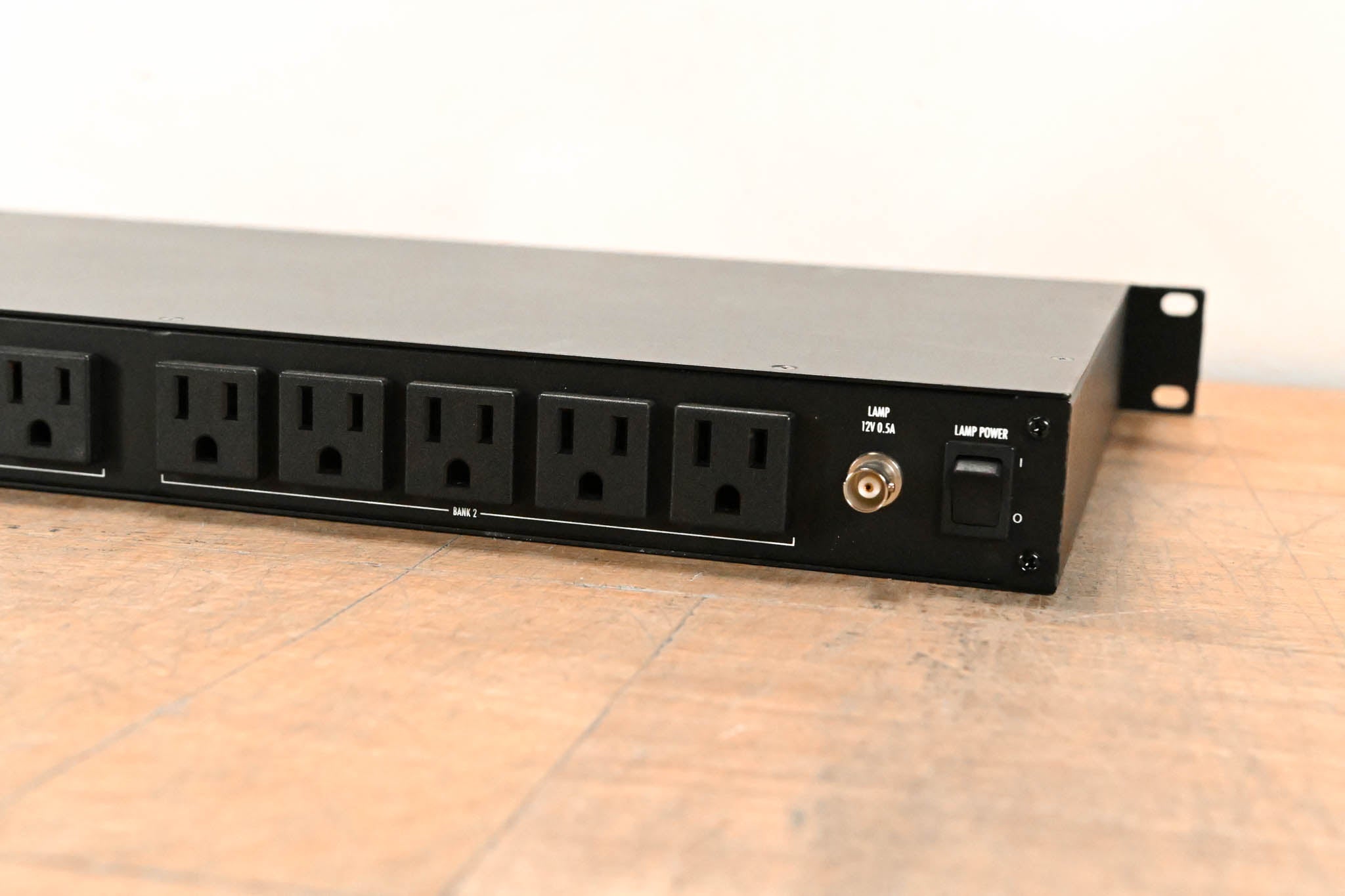 Furman PL-8C 15A Classic Series Power Conditioner with Lights