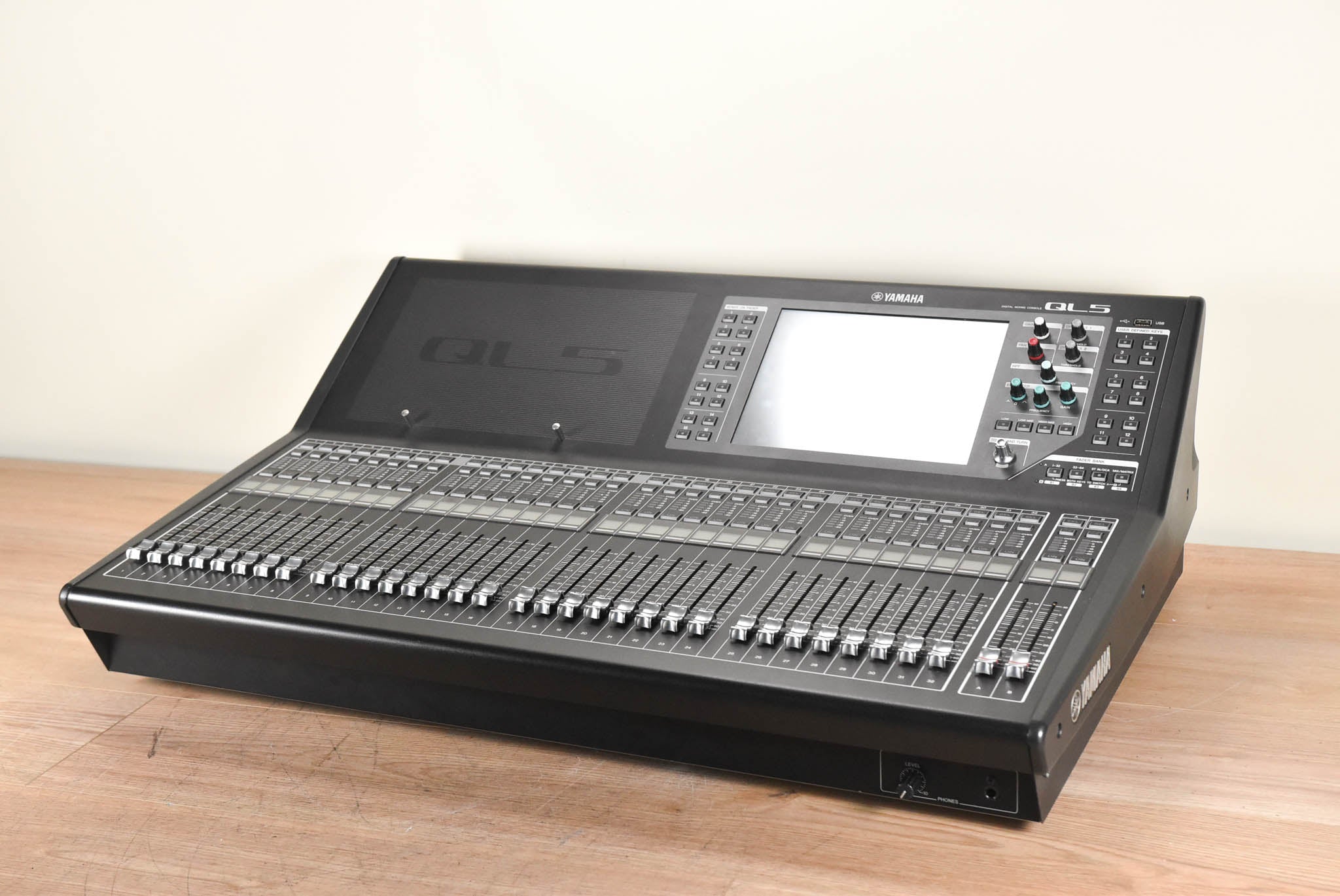 Yamaha QL5 64-Channel Digital Audio Mixing Console