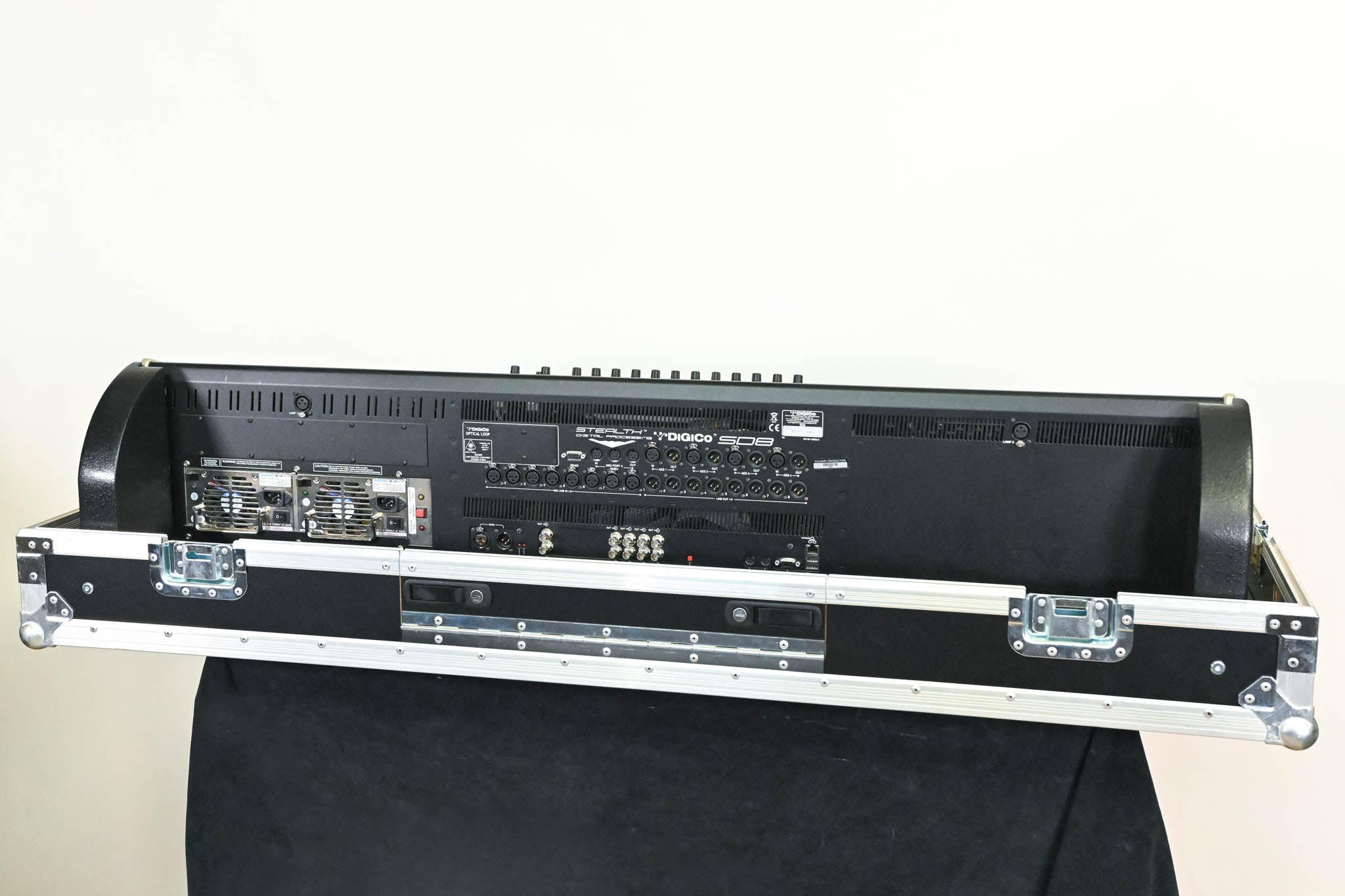 DiGiCo SD8 120-Channel Digital Mixing Console with Road Case