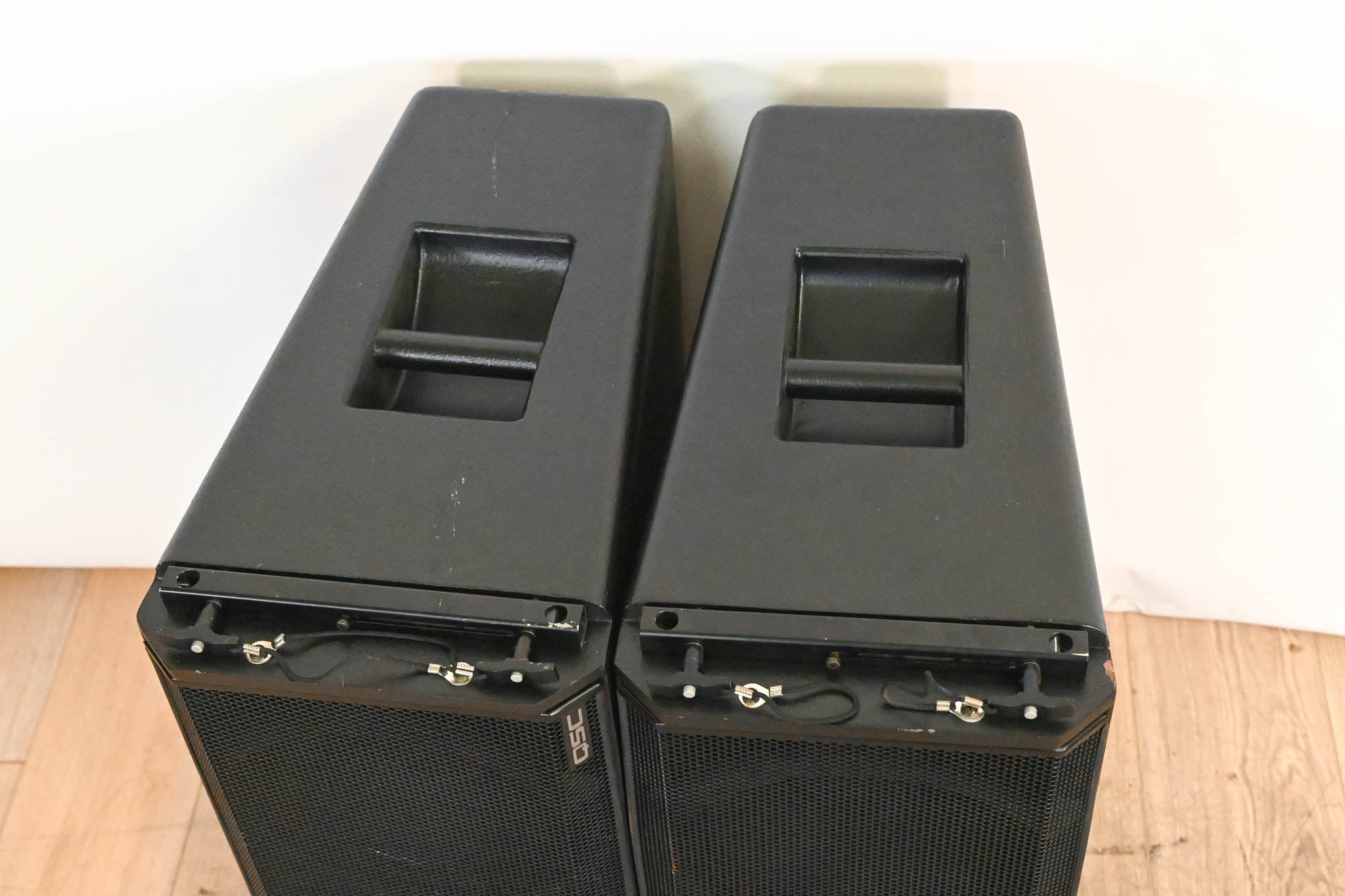 QSC WideLine-10 Dual 10-Inch Wide Line Array Speaker (PAIR)