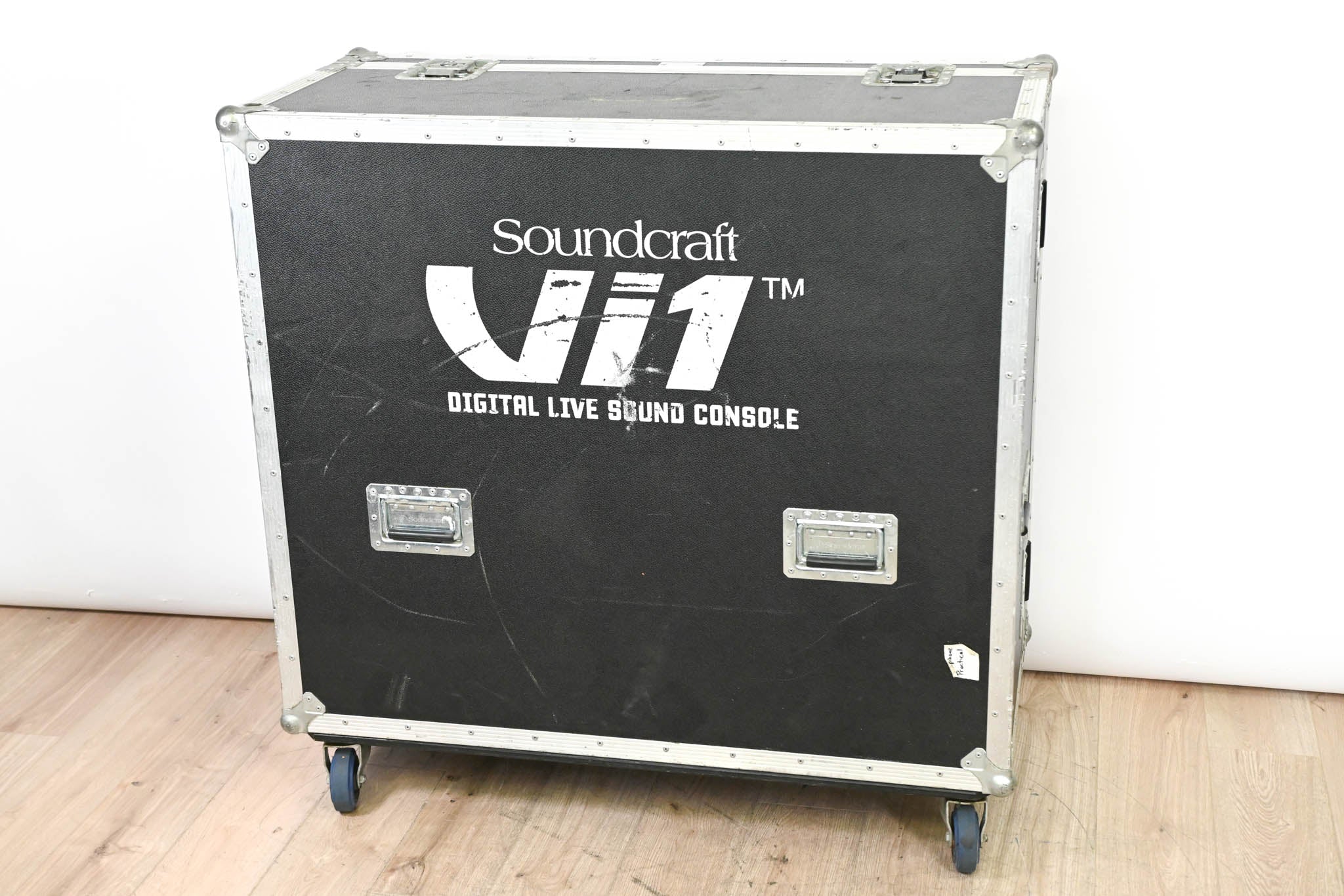 Soundcraft Vi1 32-Channel Digital Mixing Console with Road Case