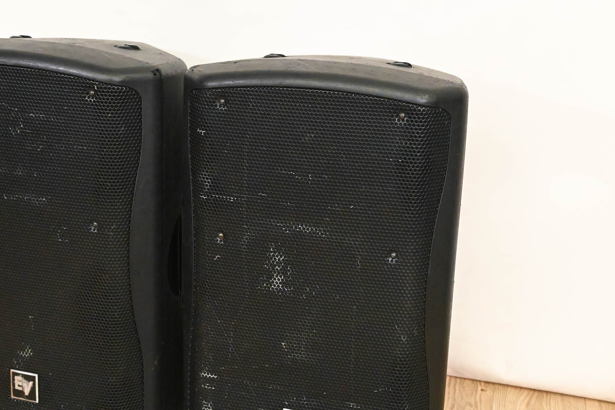 Electro-Voice (EV) ZX5-60 15" Passive 600W Speaker (PAIR) w/ Road Case
