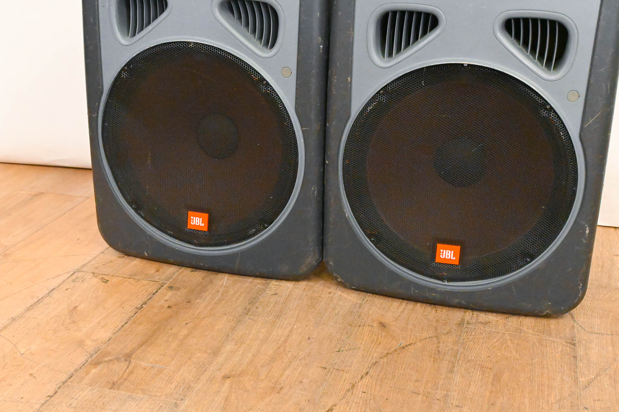 JBL EON15 15″ 2-Way Passive Loudspeaker/Stage Monitor (PAIR)