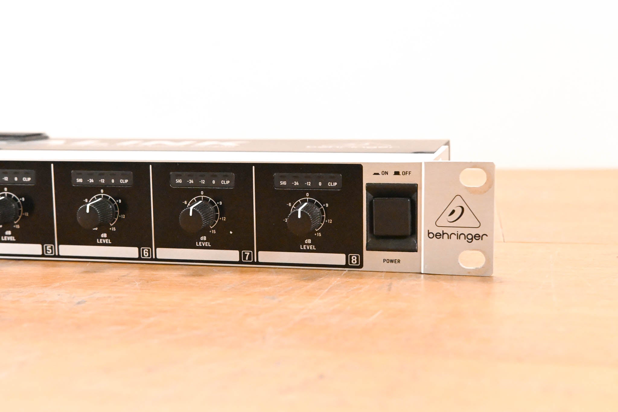 Behringer ULTRALINK DS2800 2-Input 8-Output Distribution Splitter