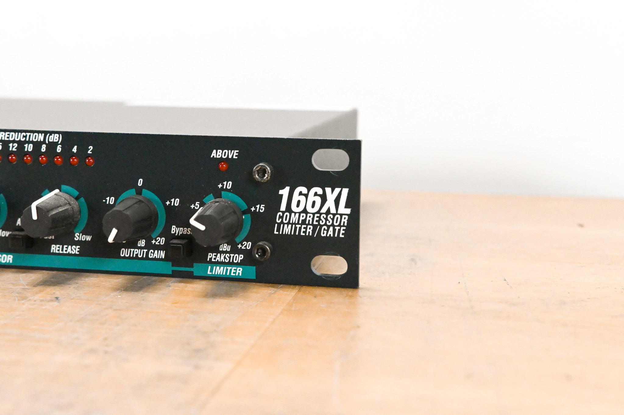 dbx 166XL 2-Channel Compressor/Limiter/Gate