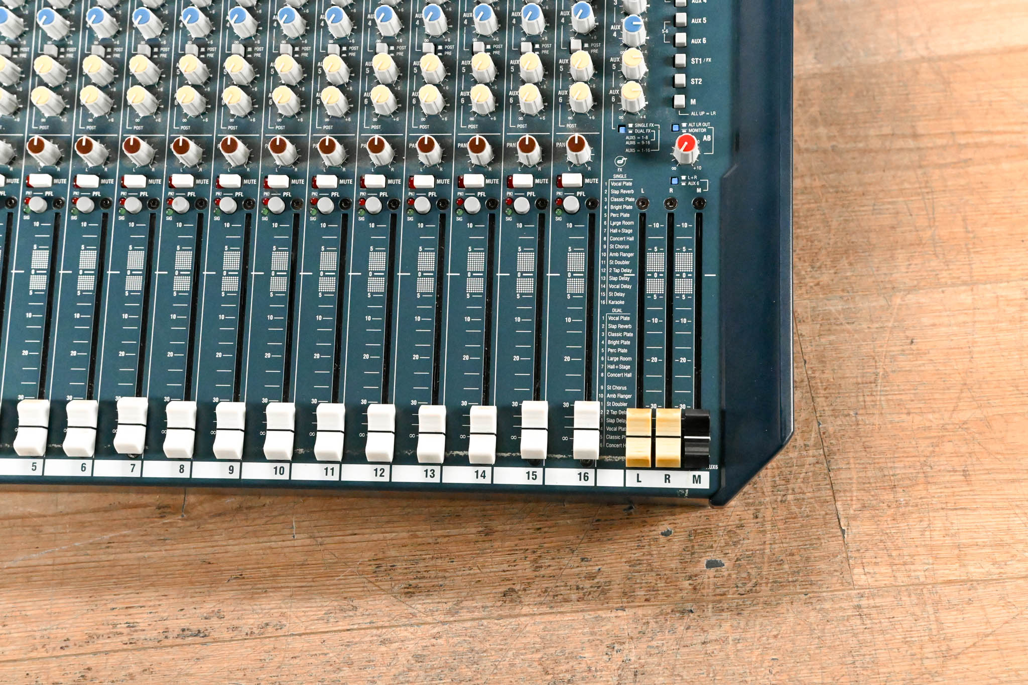 Allen & Heath MixWizard WZ3 16:2 16-Channel Analog Mixer